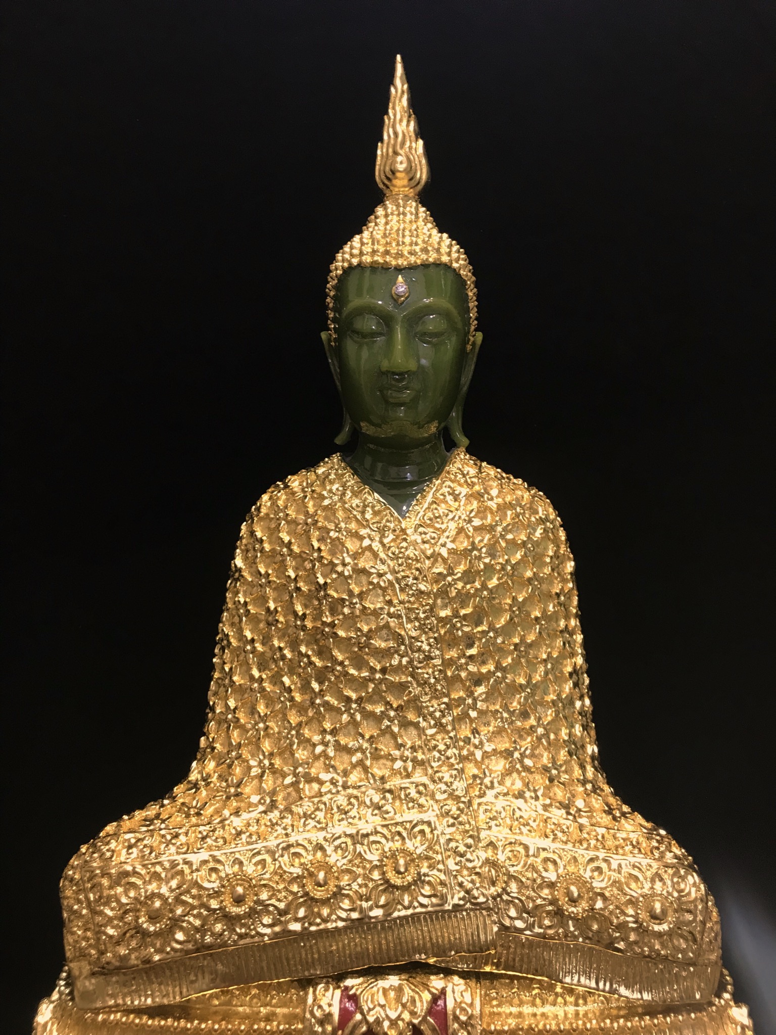 พระพุทธมหามณีรัตนปฏิมากร(พระแก้วมรกต) วัดพระศรีรัตนศาสดาราม สำนักพระราชวัง จัดสร้าง (บรรจุมวลสารใต้ฐาน)ฤดูหนาว ขนาดหน้าตัก 9นิ้ว