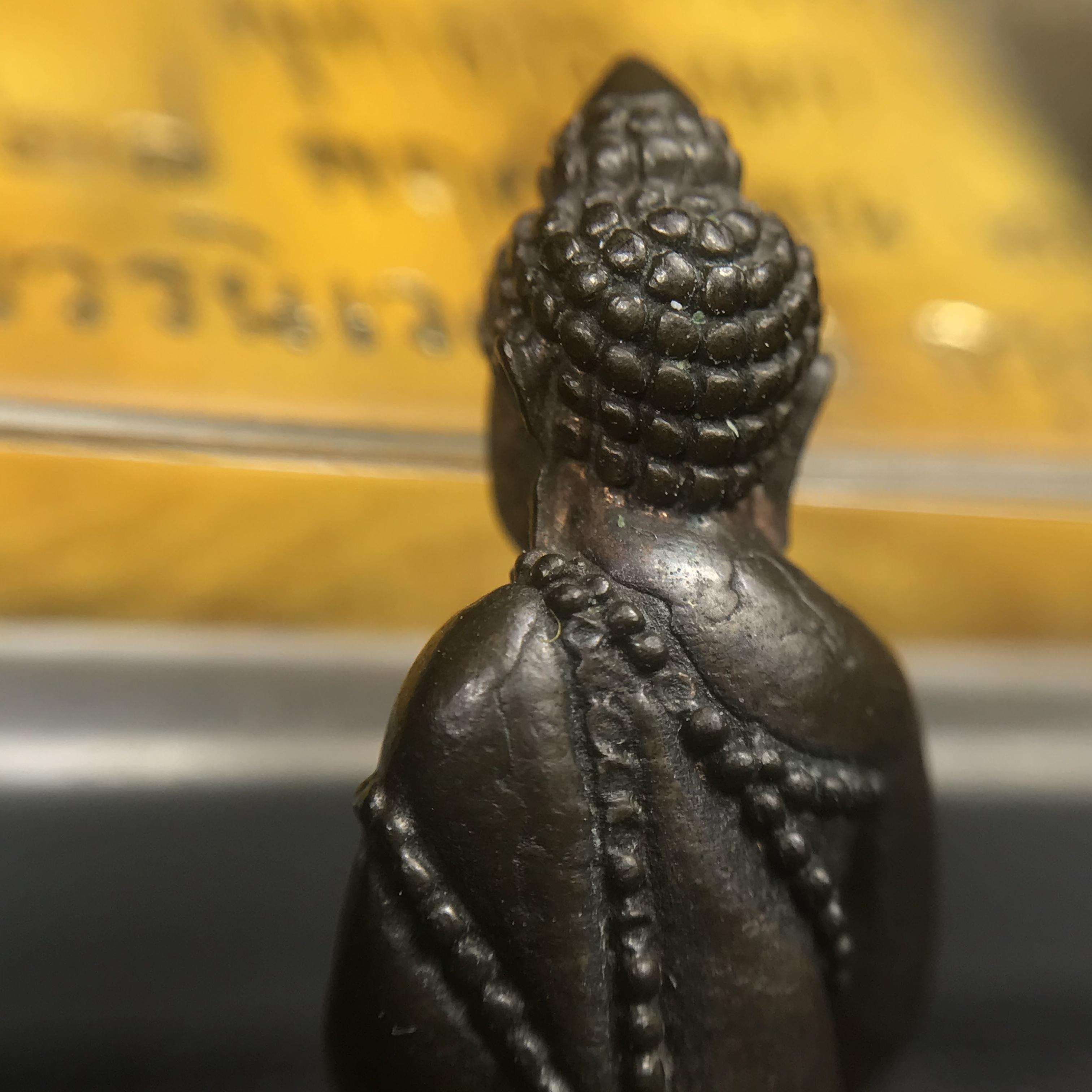 พระกริ่งภูริทัตโต (หลวงปู่มั่น ภูริทัตโต) เนื้อนวโลหะ ปี 2520 สุดยอดพระเกจิสายวิปัสสนากรรมฐานปลุกเสก (สมเด็จพระญาณสังวรเป็นประธานเททอง)(สภาพสวยครบกล่องเดิม)