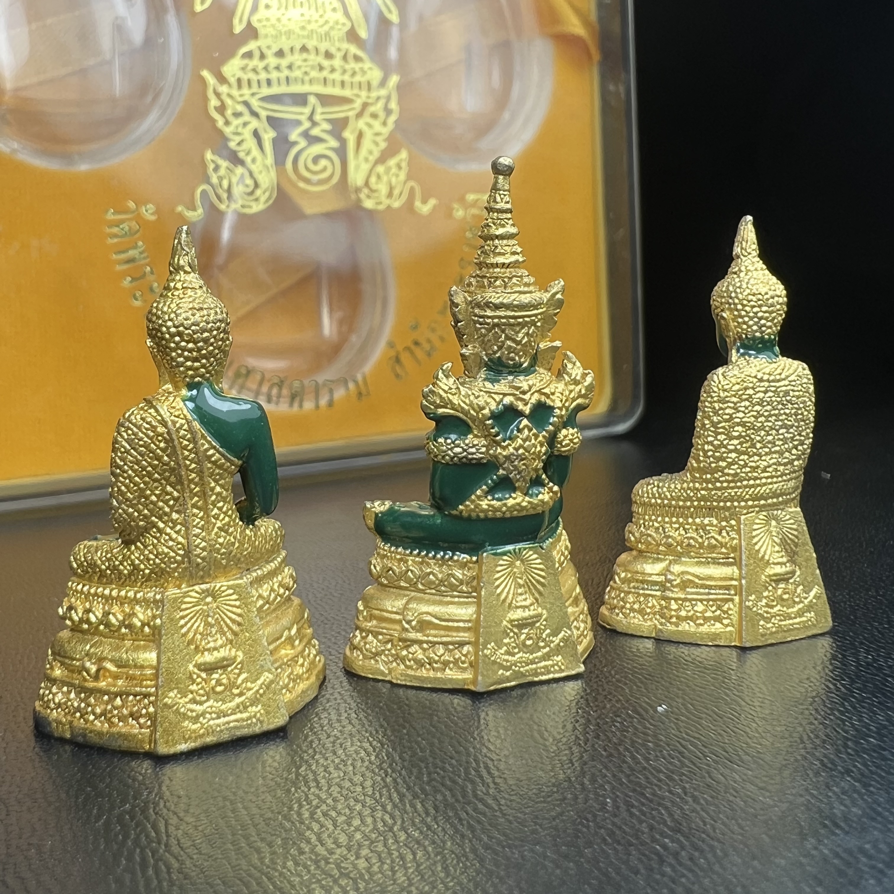 พระพุทธมหามณีรัตนปฏิมากร(พระแก้วมรกต) วัดพระศรีรัตนศาสดาราม สำนักพระราชวัง จัดสร้าง ชุด3 ฤดู ร้อน ฝน หนาว(บรรจุมวลสารใต้ฐาน)