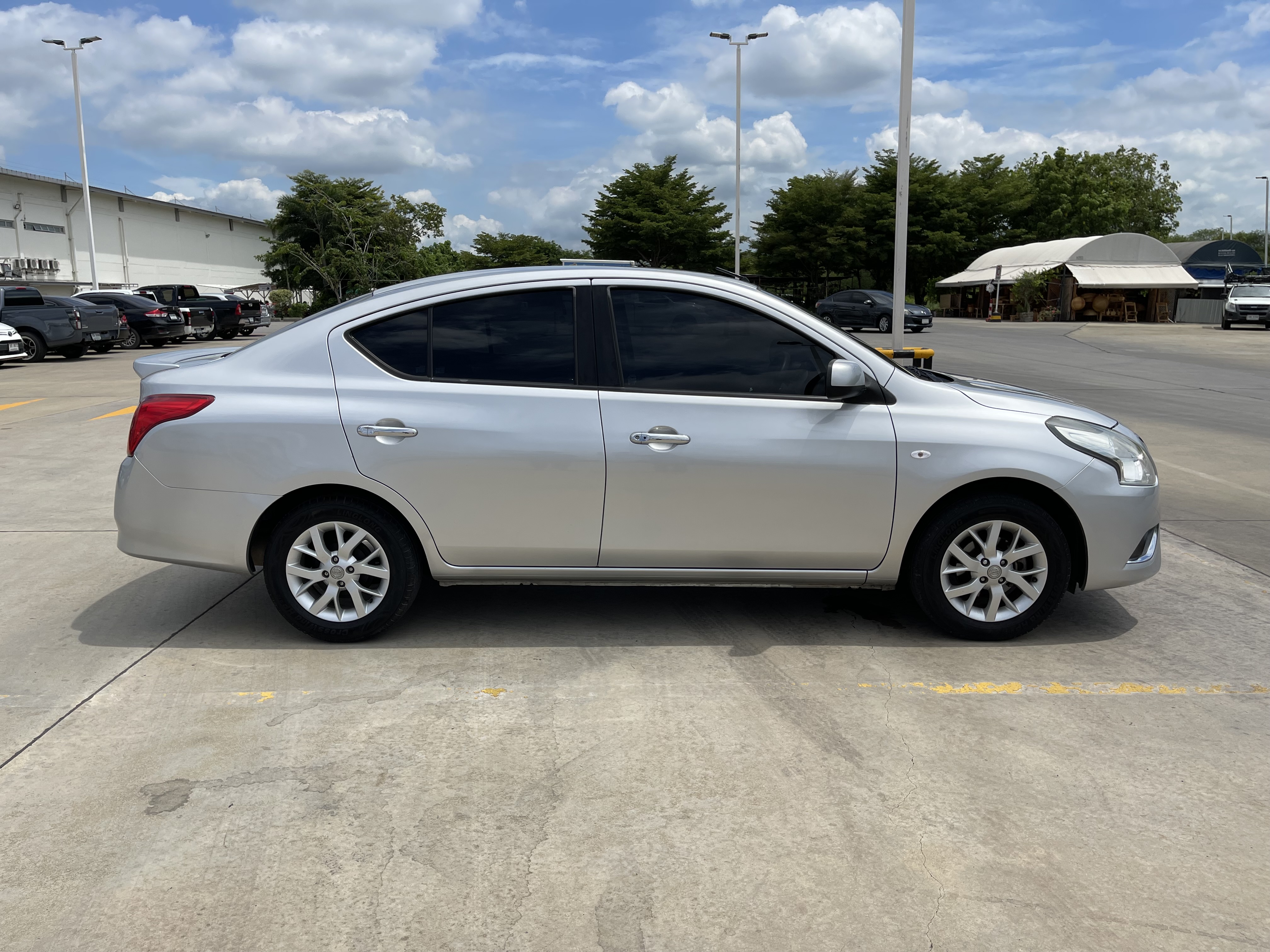 Nissan Almera 1.2 VL At 2015 เงิน