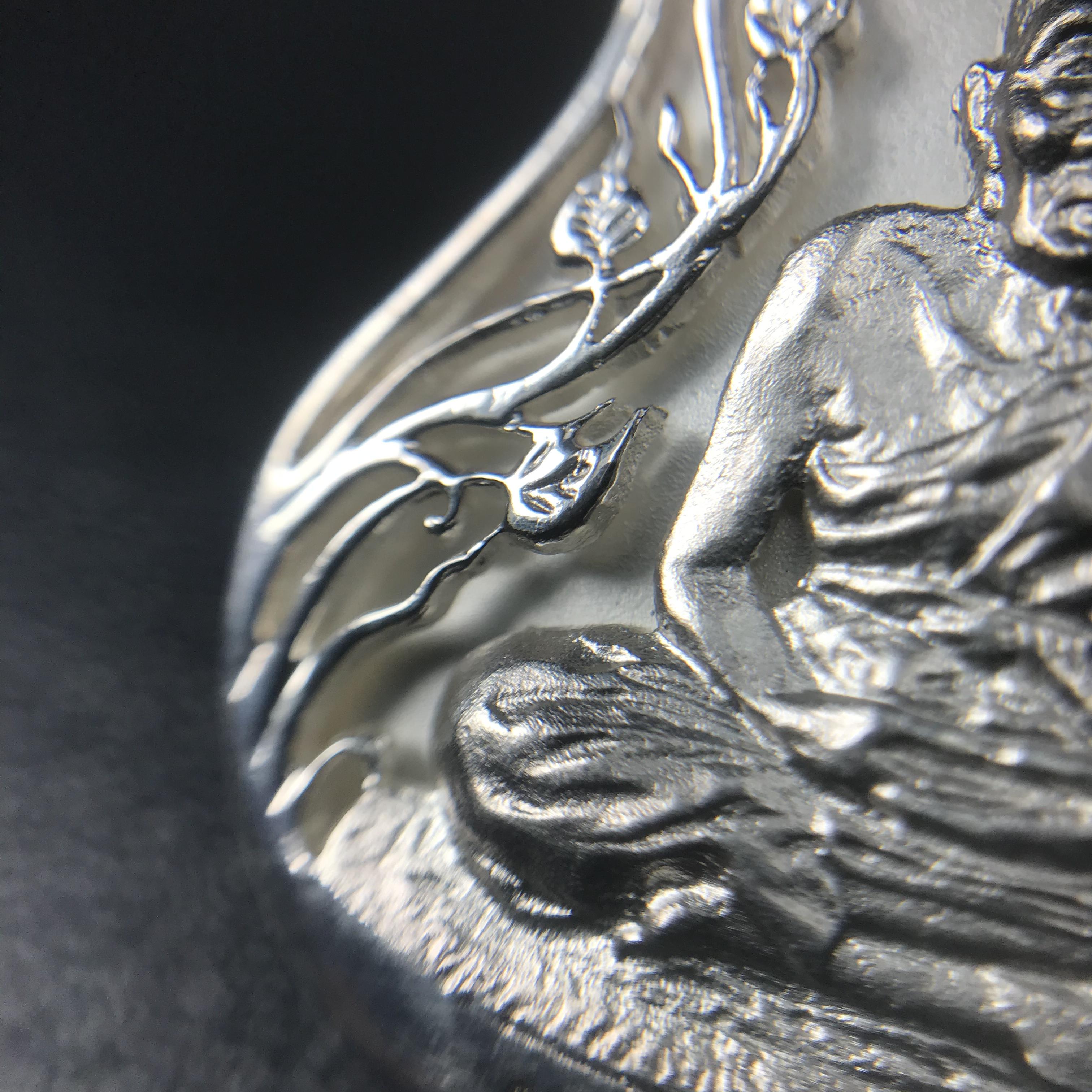 เหรียญหลวงปู่ทวด พระนามาภิไธย สก. แบบงานฉลุโบราณ(HAND MADE) ปี 2544 เนื้อเงิน(1 ใน 2000 เหรียญ)