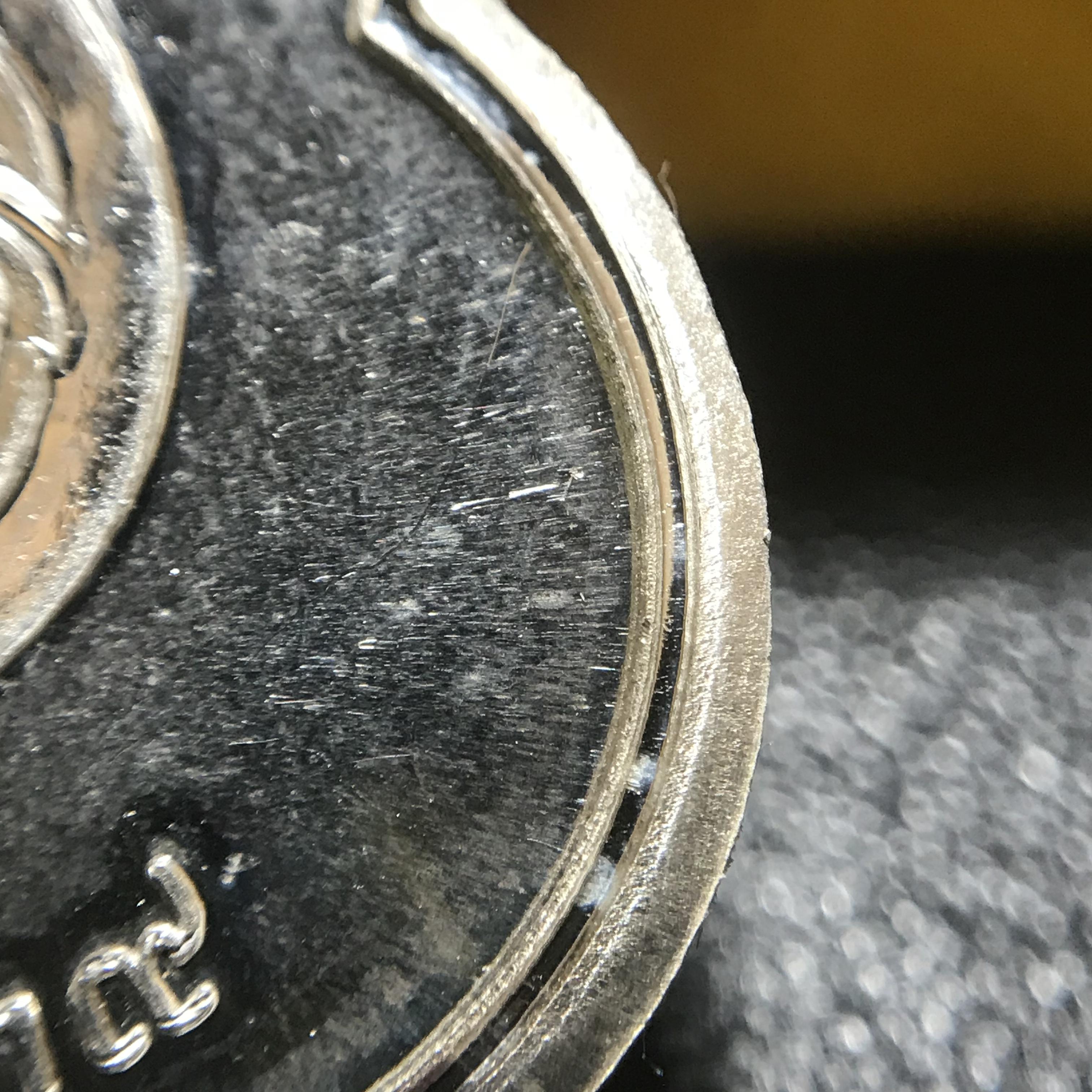 เหรียญพระบาทสมเด็จพระเจ้าอยู่หัว รัชกาลที่9ประทับนั่งบัลลังก์ กระทรวงมหาดไทยจัดสร้าง ปี2539 เนื้อเงินกล่องบรรจุเดิม(สภาพสวย)(นิยม)