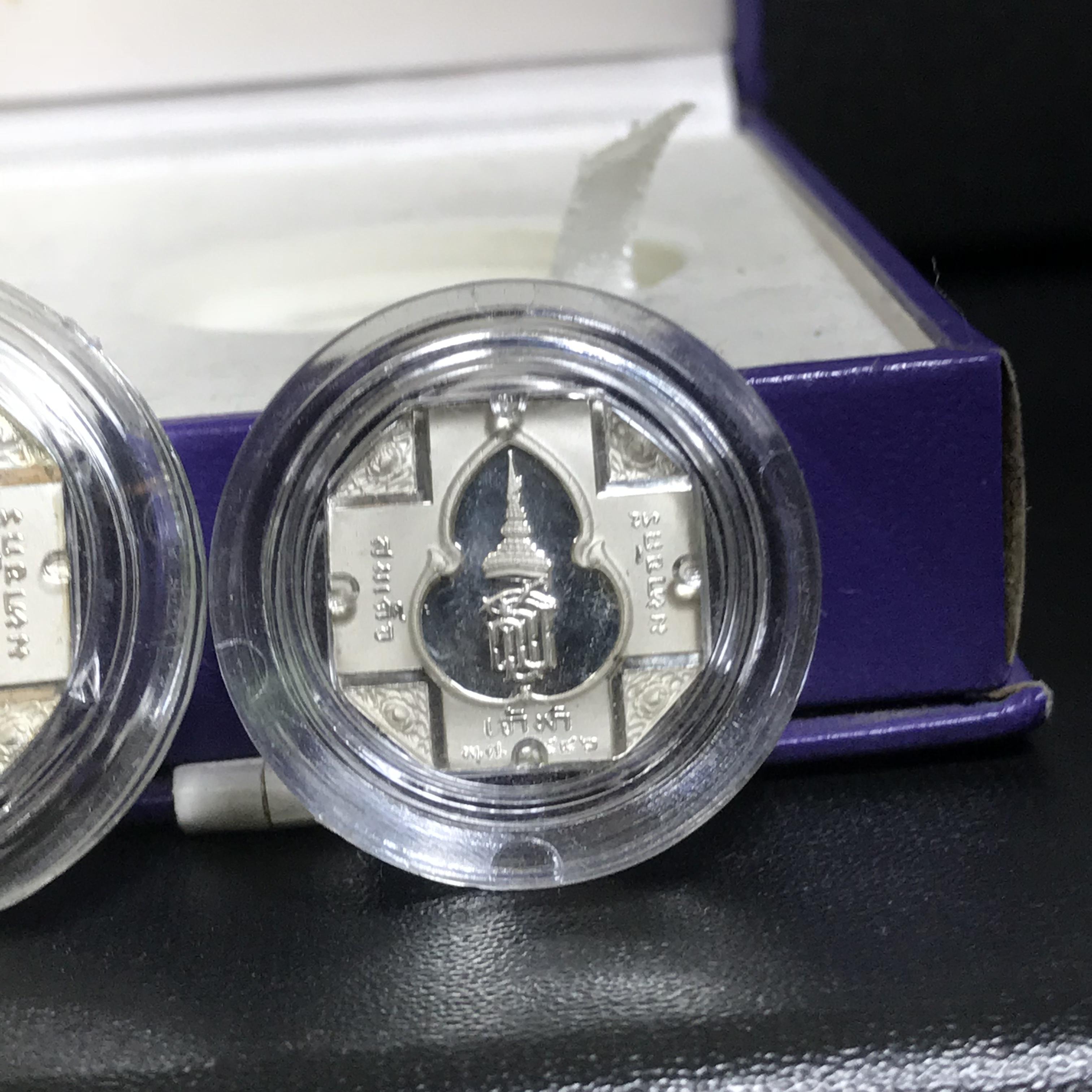 เหรียญหลวงพ่อทวด รุ่นสมเด็จเจ้าฟ้ามหาจักรี 48พรรษา โดยสภากาชาดไทย ปี2546 ชุดเหรียญเนื้อเงิน4ขนาด ครบชุดหายาก