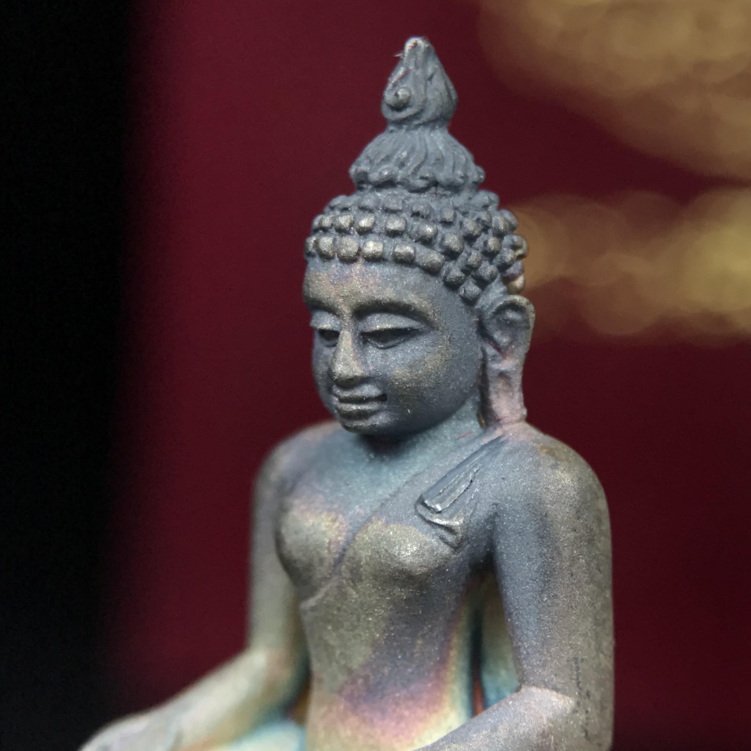 พระกริ่งไพรีพินาศ ตรากาญจนาภิเษก วัดบวรนิเวศวิหาร ที่ระลึกในหลวงรัชกาลที่9 ครองสิริราชสมบัติครบ 50ปี เนื้อเงิน(สภาพผิวเดิมขึ้นสีรุ้งธรรมชาติสวยแบบนิยม)(เสน่ห์พระเนื้อเงินสีสันที่ธรรมชาติสรรค์สร้าง)เข้มขลังทรงอานุภาพยิ่งใหญ่ กำราบศัตรูพ่ายสิ้น พระไพรีพินาศ