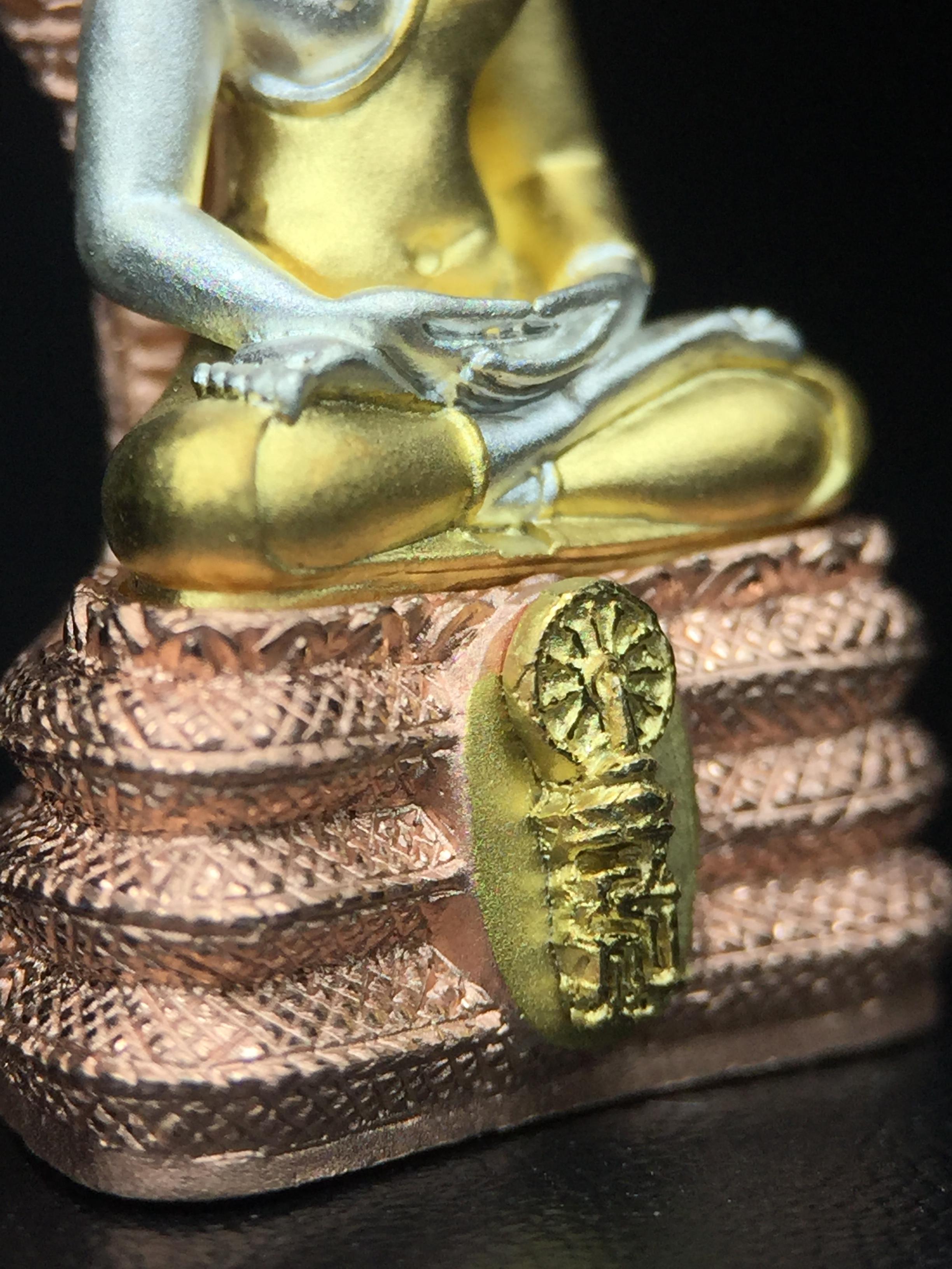 พระนาคปรก สธ. รุ่นสร้างพระอุโบสถเฉลิมพระเกียรติ 4 รอบ 84 พรรษา สมเด็จพระเทพรัตนราชสุดาฯ วัดบวรนิเวศวิหาร ปี 2543 พิมพ์ใหญ่ เนื้อเงินบริสุทธิ์ ชุบสามกษัตริย์แบบพ่นทรายขัดเงาบางส่วน(สภาพ สวย )พิธีใหญ่ พุทธศิลป์งดงาม หายาก (1 ใน 1999 องค์)