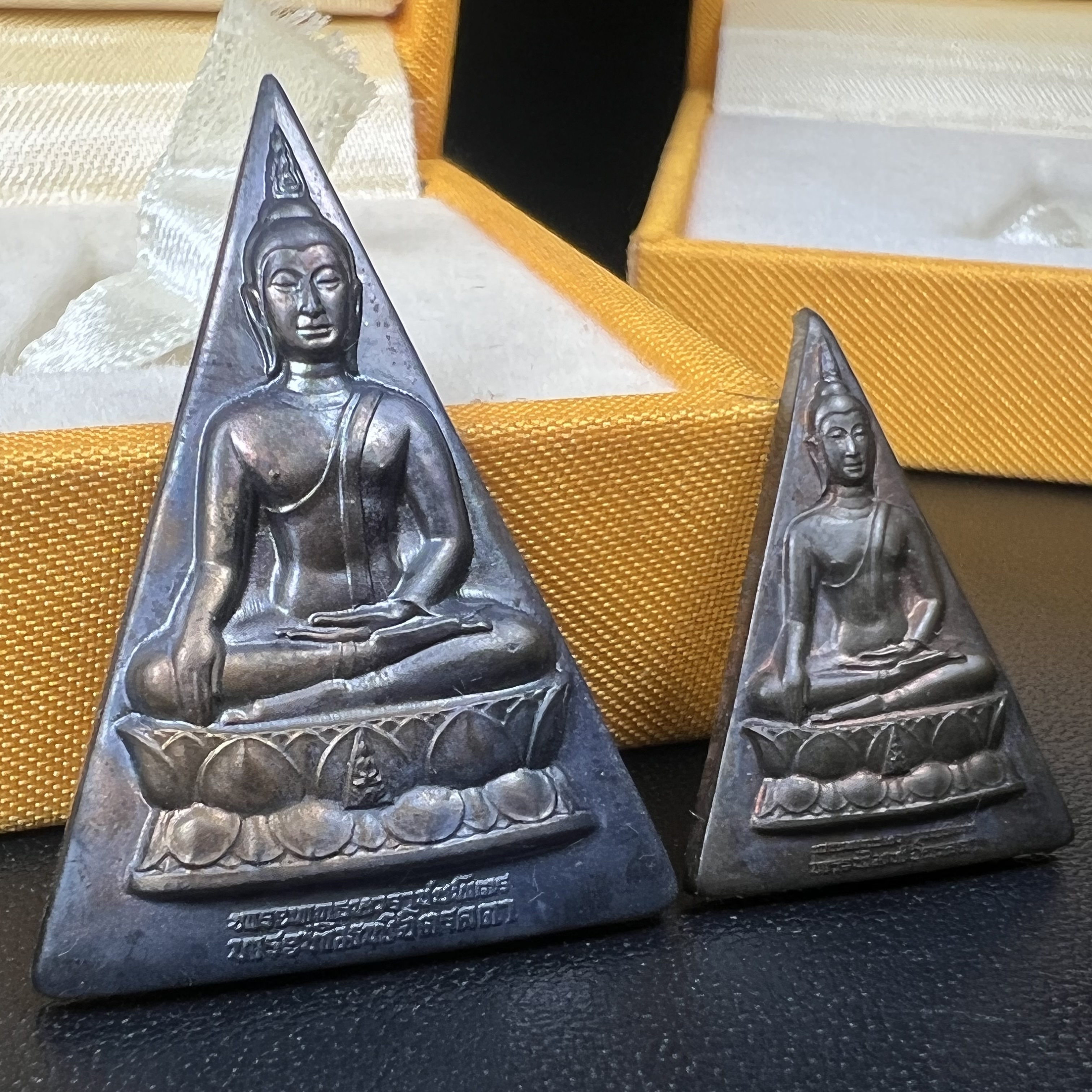 พระพุทธนวราชบพิตร พระพิมพ์จิตรลดา โครงการหลวง ปี2539 (พิมพ์ใหญ่+พิมพ์เล็ก) เนื้อนวโลหะ พร้อมกล่องบรรจุเดิม พิธีใหญ่ ปลุกเสกวัดพระแก้ว(1ชุด 2 องค์)