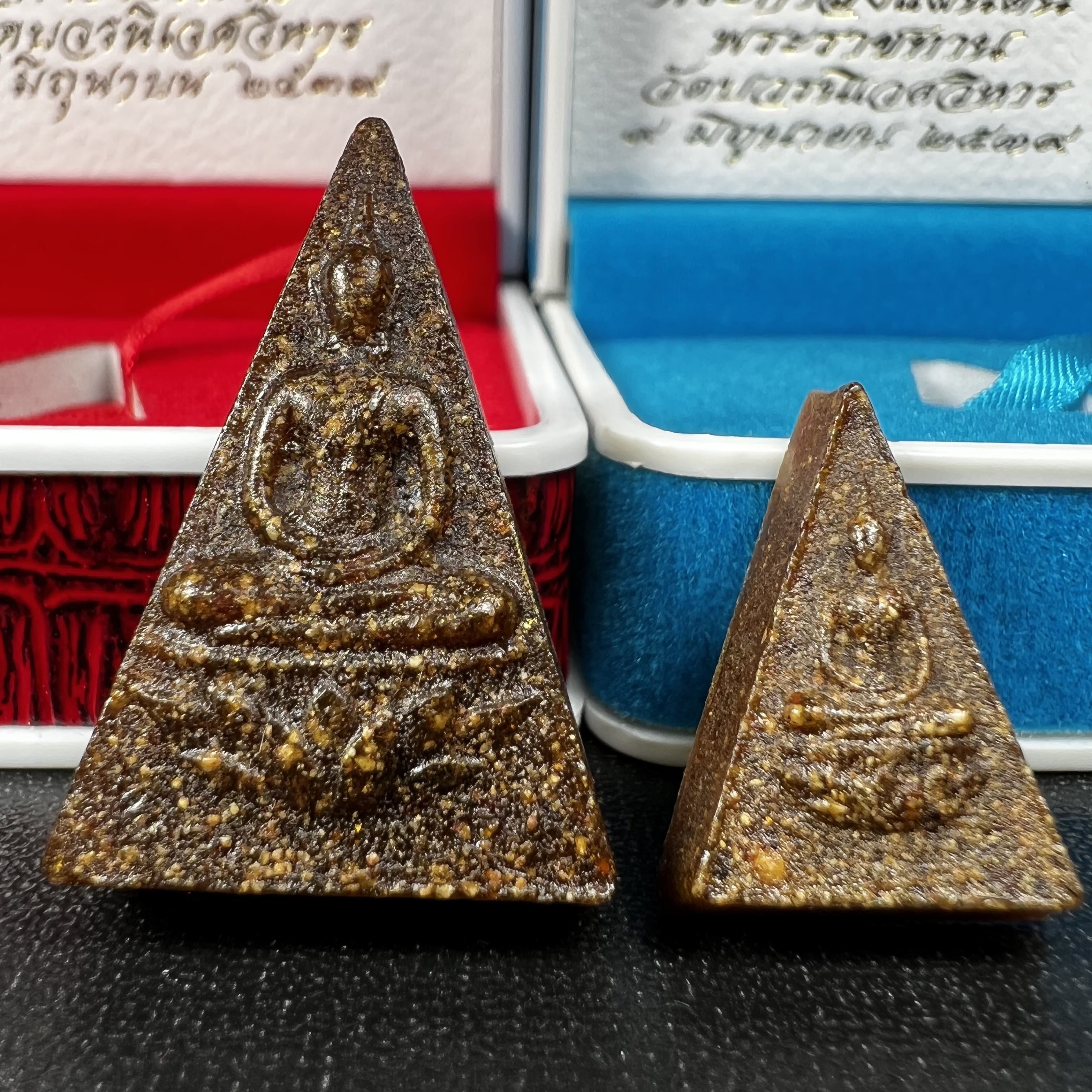 พระกำลังแผ่นดิน พระราชทาน วัดบวรนิเวศวิหาร ปี2539 พิมพ์ใหญ่-พิมพ์เล็ก กรรมการ (ในหลวง รัชกาลที่ 9 พระราชทานมวลสารจิตรลดา)นิยมหายาก