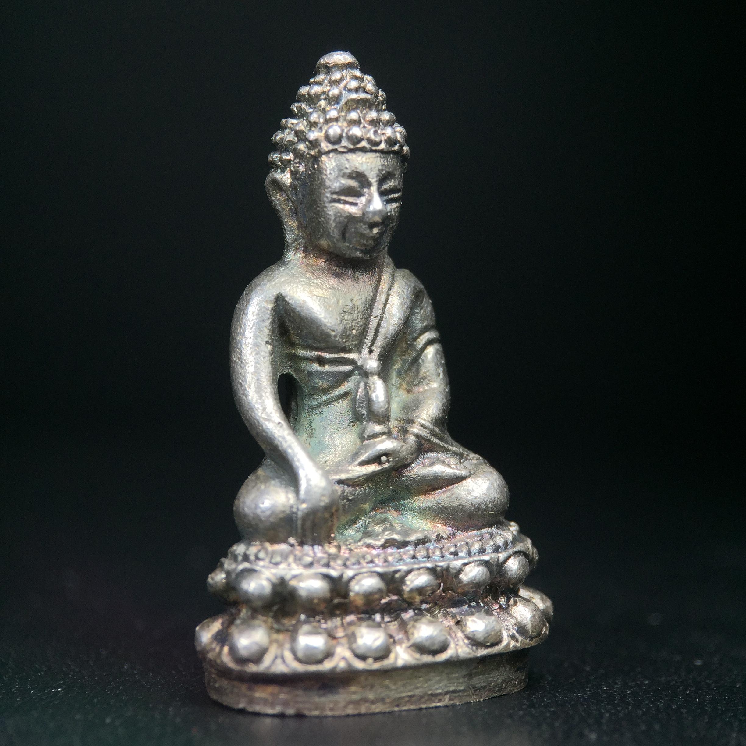 พระกริ่งศาสดา ภปร. วัดบวรนิเวศวิหาร ปี 2532 จัดสร้างในโอกาสสองทศวรรษรามาธิบดี เพื่อศูนย์การแพทย์สิริกิติ์ เนื้อเงิน+เนื้อนวโลหะ(1ชุดรวม 2 องค์) (พิธีใหญ่ มวลสารมงคล สวยงามเข้มขลัง)สมเด็จพระญาณสังวร สมเด็จพระสังฆราชฯเสด็จเททอง