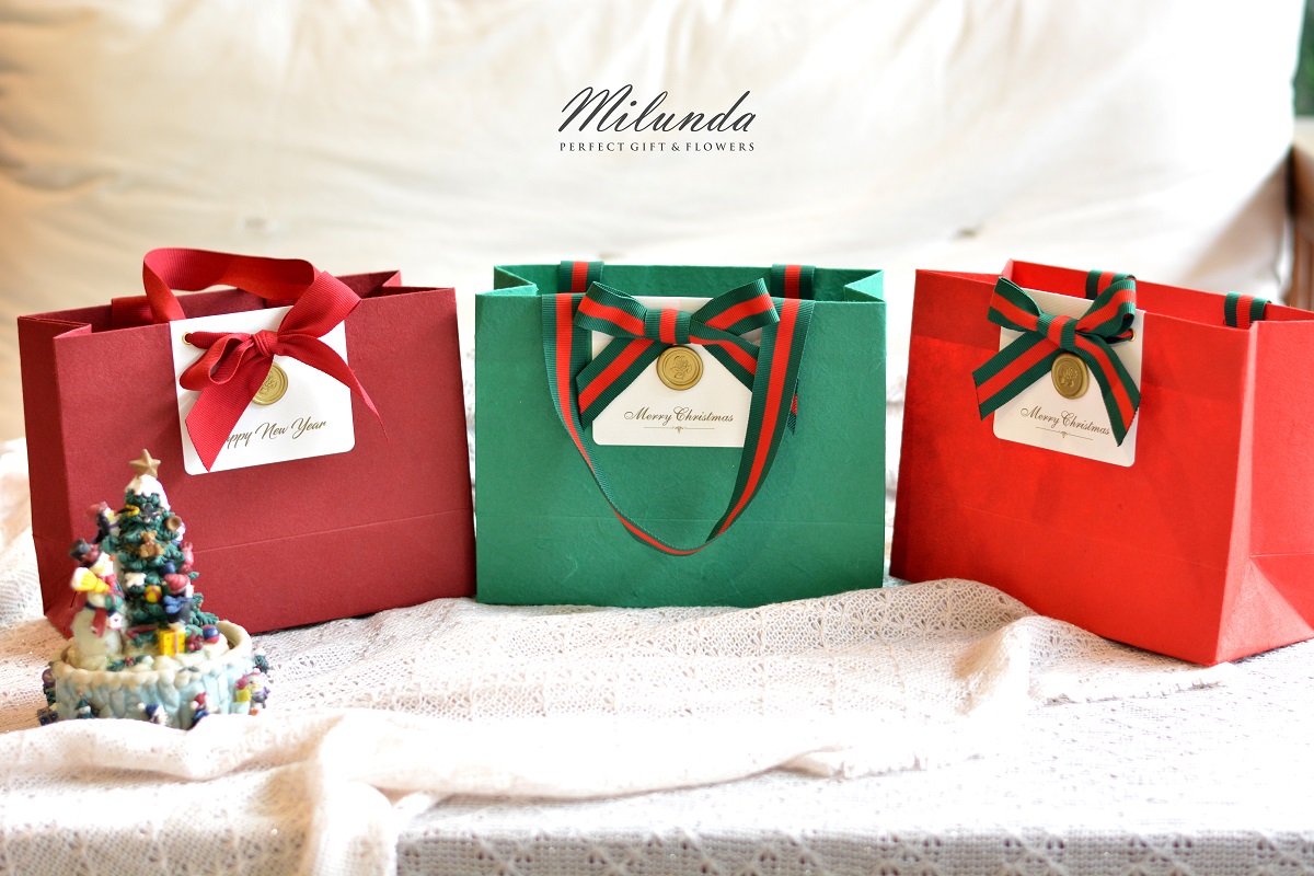 Christmas bags กระเป๋าของขวัญพิมพ์ชื่อโลโก้ แบบผูกโบว์มี 8 สี