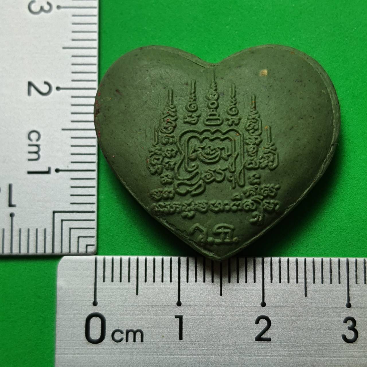 ของเสน่ห์ หัวใจมหาเสน่ห์ สีเขียวมวลสารว่านเสน่ห์รากราคะ เลี่ยมกรอบ หัวใจเสน่ห์แท้ ของขลังเสน่ห์