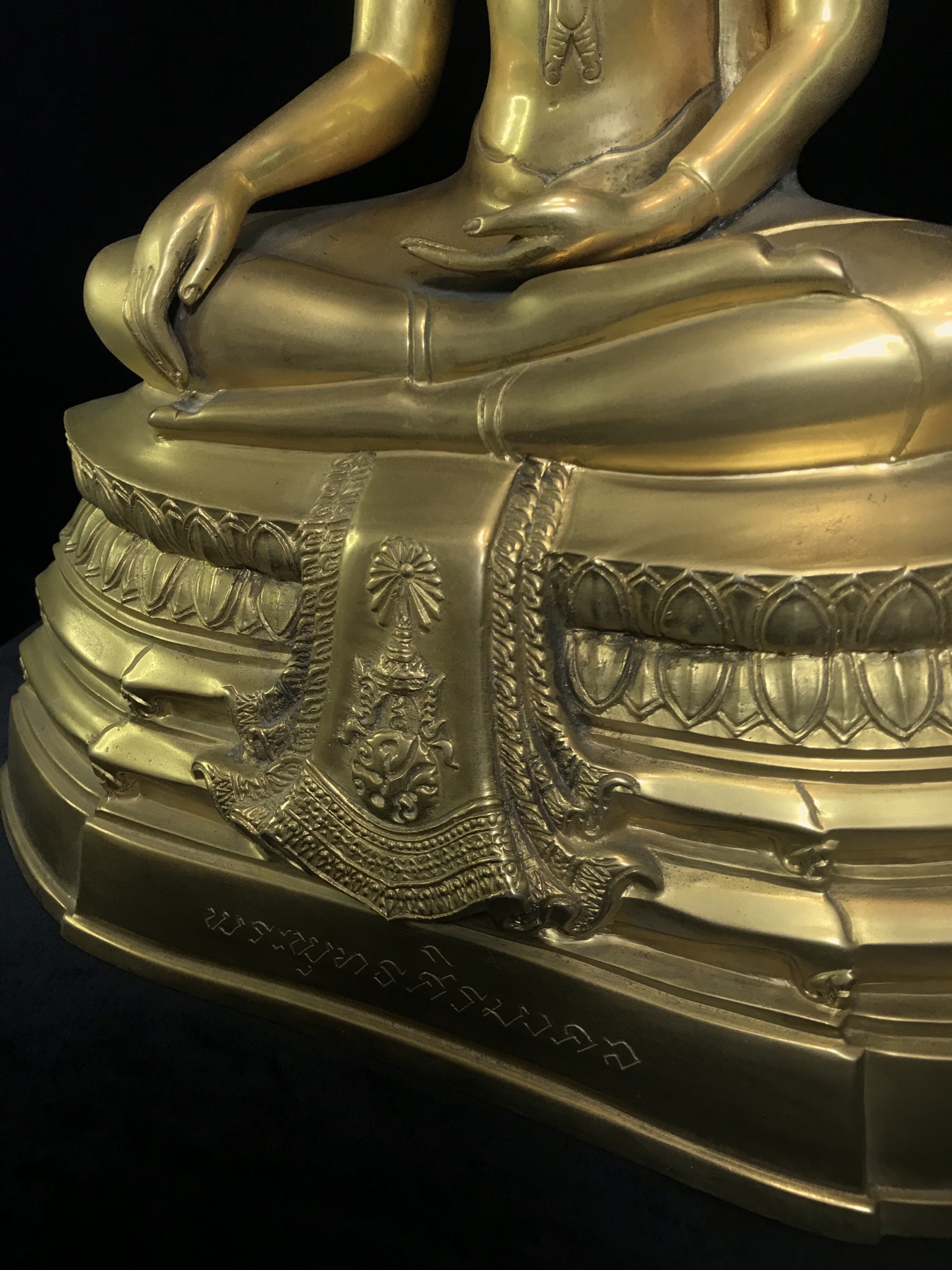 พระบูชาพระพุทธศิรมงคล ภปร. วัตถุมงคลคุ้มเกล้า ปี2524 ของมูลนิธิคุ้มเกล้า โรงพยาบาลภูมิพลจัดสร้าง ขนาดหน้าตัก 9 นิ้ว(ในหลวงทรงจุดไฟพระฤกษ์และเททอง)(พบเจอและหายากมาก)