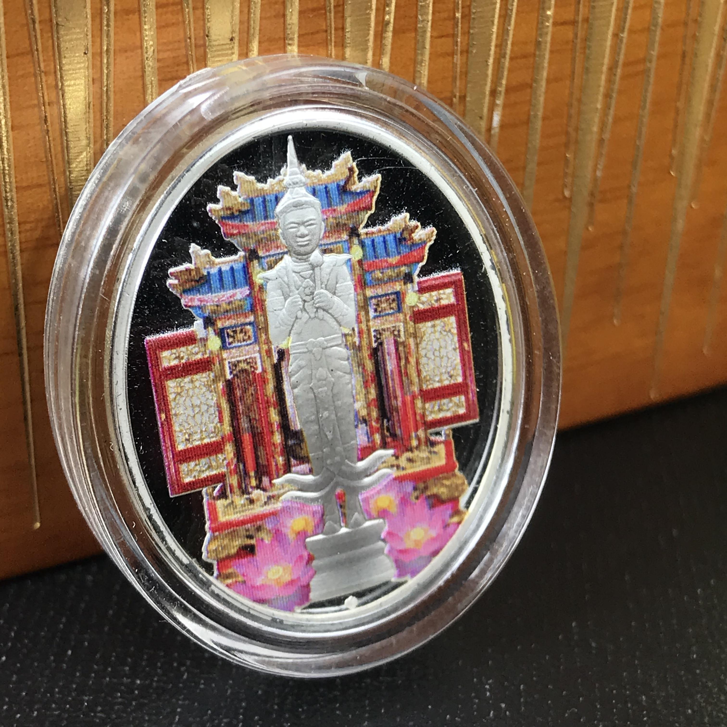 เหรียญที่ระลึกพระคลัง (พิมพ์สี) เนื่องในโอกาสครบ 125 ปี พระคลังมหาสมบัติ พ.ศ. 2558 เนื้อเงิน 99.99% ขัดเงา พิมพ์สี สวยสดงดงาม(นิยม สร้างน้อย หายาก)1 ใน 3126เหรียญ ***ตามความเชื่อที่ว่า ท่านใดมีพระคลังไว้บูชา ท่านนั้น จะมีกินมีใช้ตลอดไป เงินทองไม่ขาดมือ***