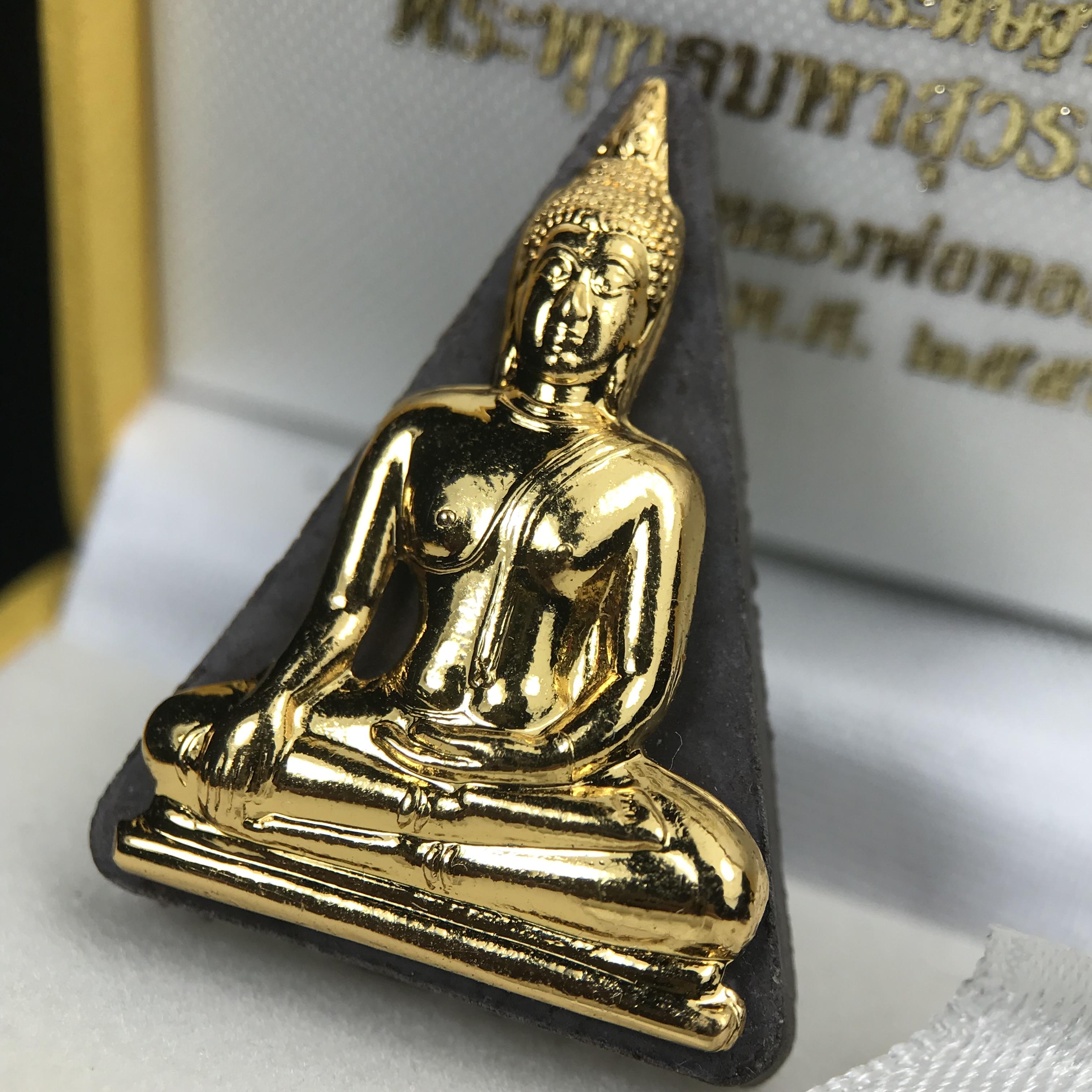 พระพุทธมหาสุวรรณปฏิมากร (หลวงพ่อทองคำ) หลังตรามหามงคลเฉลิมพระชนมพรรษา 80 พรรษา รัชกาลที่9 วัดไตรมิตรวิทยาราม กรุงเทพฯ ปี 2550 พระพิมพ์หน้าทองคำ(หายาก 1 ใน 999 องค์)