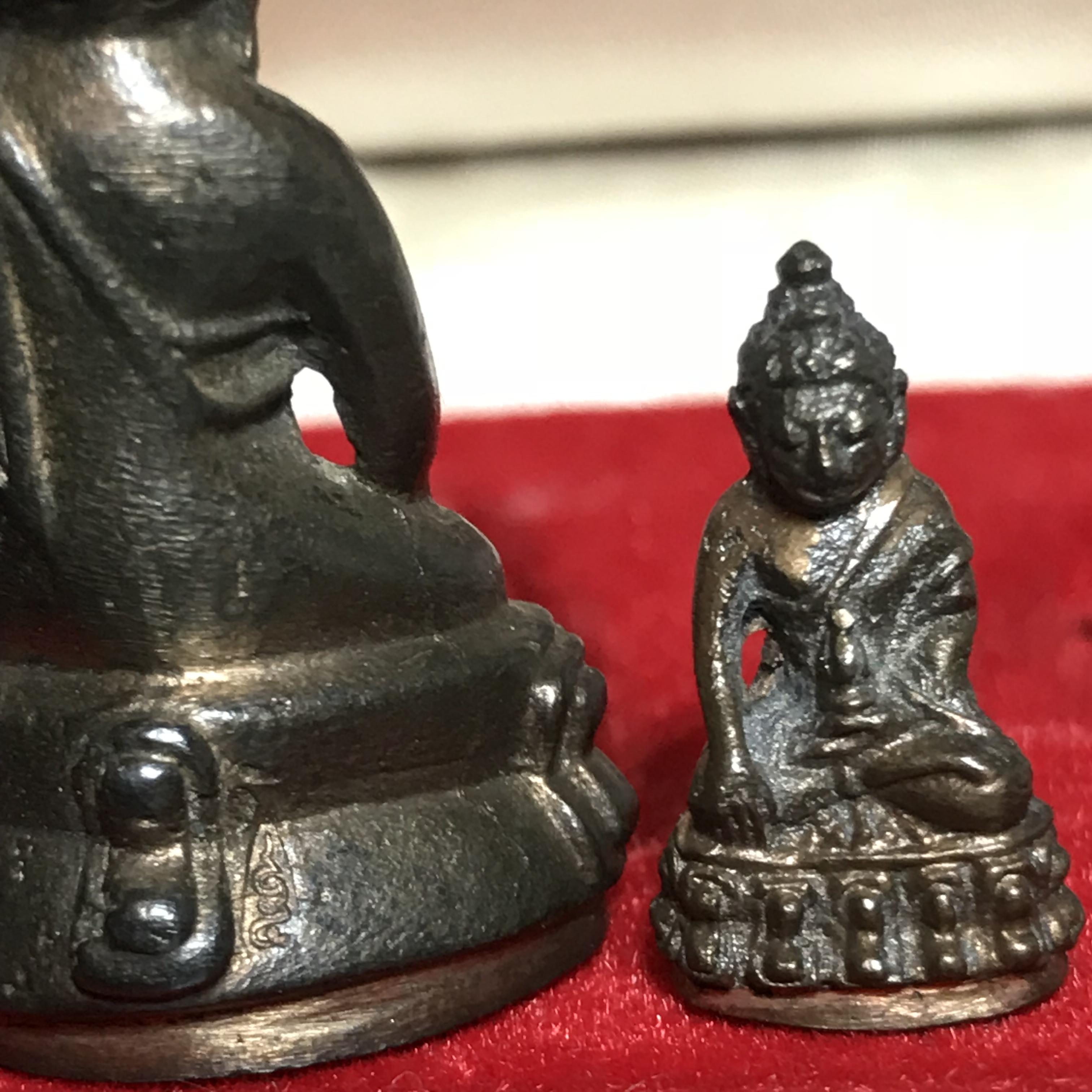 พระกริ่ง-พระชัยวัฒน์ ปวเรศ ปี2530 วัดบวรนิเวศราชวรวิหาร(ในหลวง ร.9 เสด็จเททอง)(บรรจุเส้นเกศาในหลวงรัชกาลที่9)พร้อมสูจิบัตรเดิมตอนจัดสร้าง