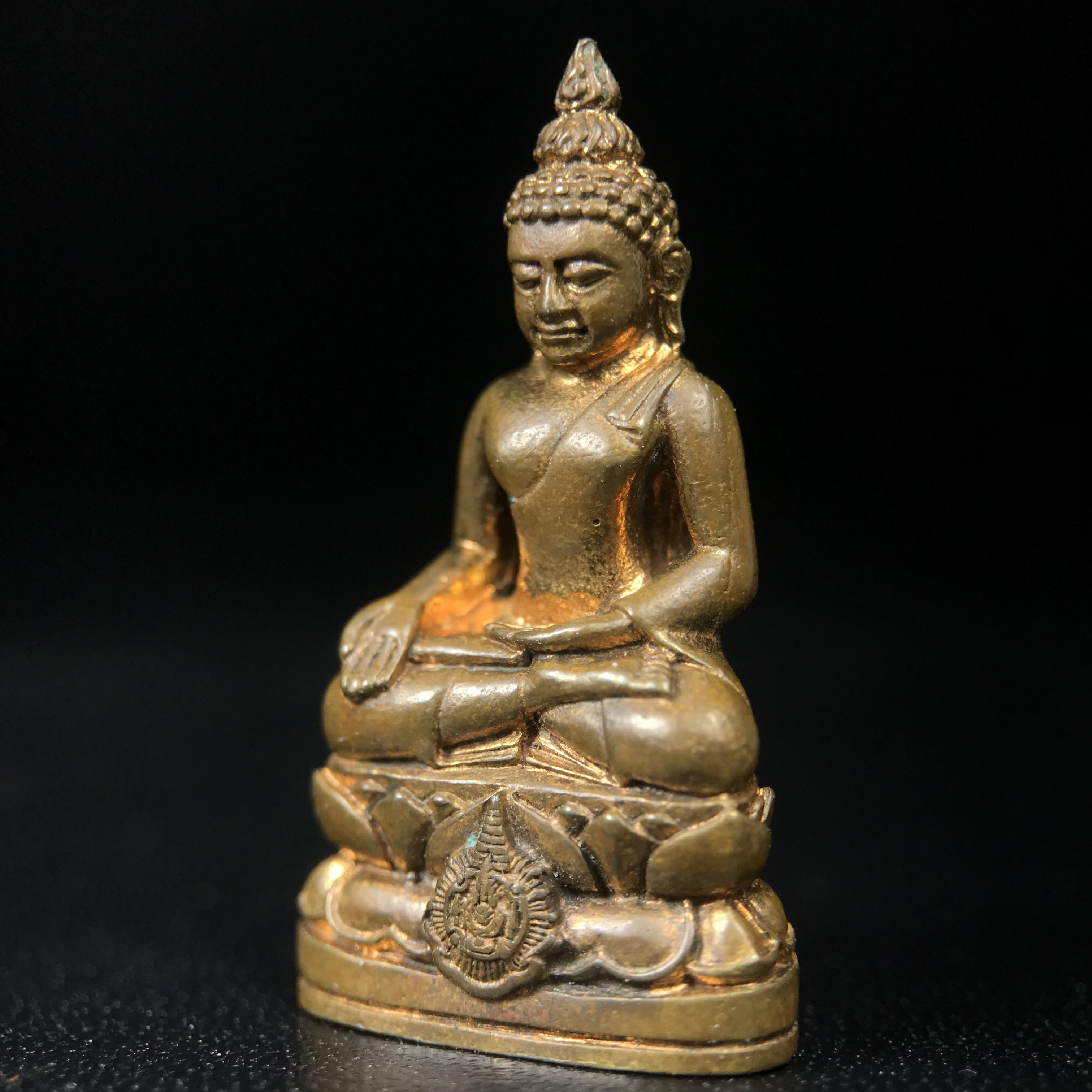 พระกริ่งไพรีพินาศ บรรจุเหล็กไหล ครั้งแรกและครั้งเดียวในประวัติศาสตร์ เฉลิมพระเกียรติ พระบาทสมเด็จพระเจ้าอยู่หัวรัชกาลที่9 พระชนมพรรษา 6 รอบ ปี2542 เนื้อสัมฤทธิ์(บรรจุเหล็กไหล)ดีนอก-ดีใน พิธีใหญ่ มวลสารเด่น (หายาก)