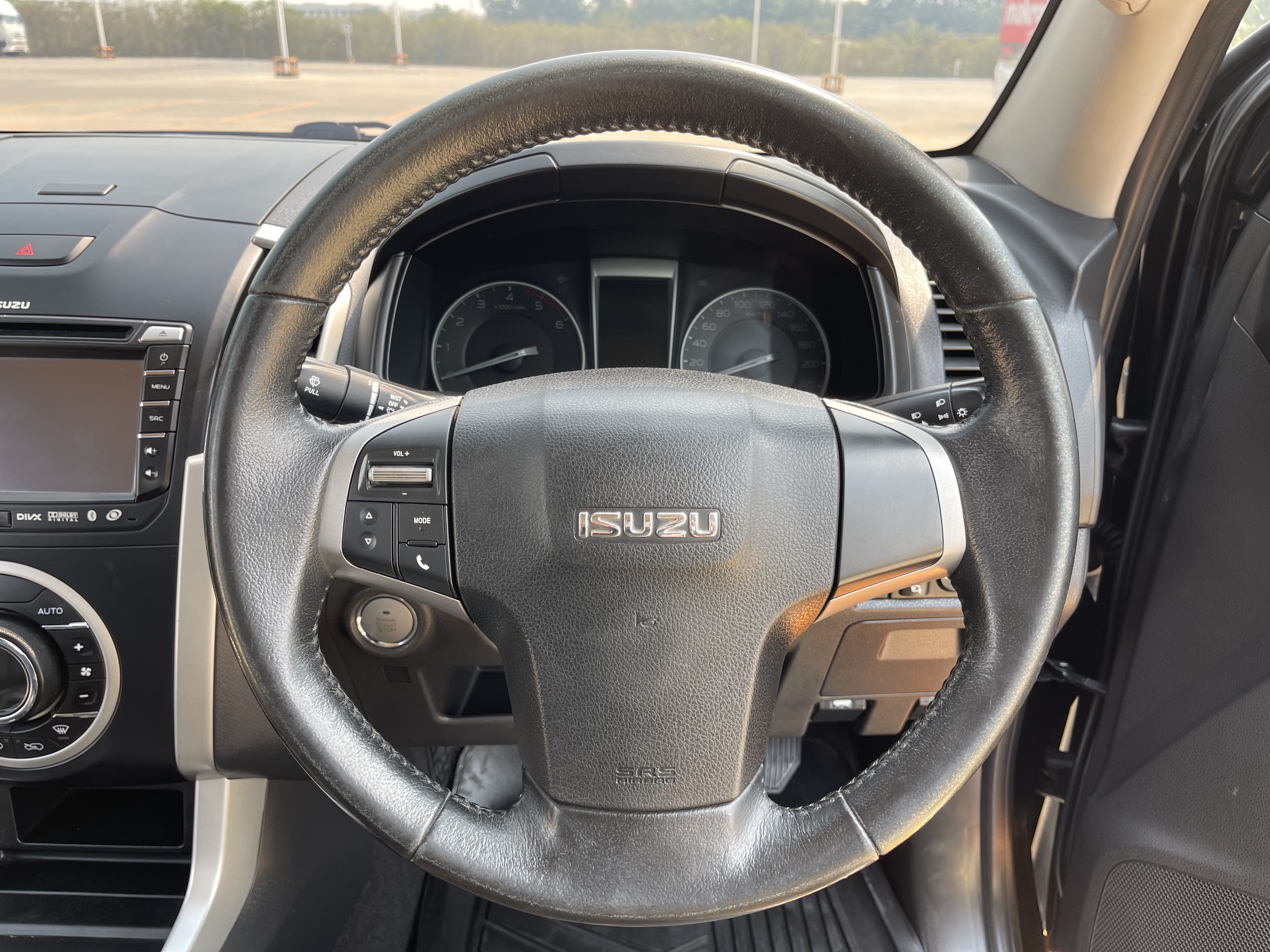 Isuzu Dmax All New 4ประตู Hilander 3.0 Vgs Z Prestige Navi Push Start At 2015 ดำ