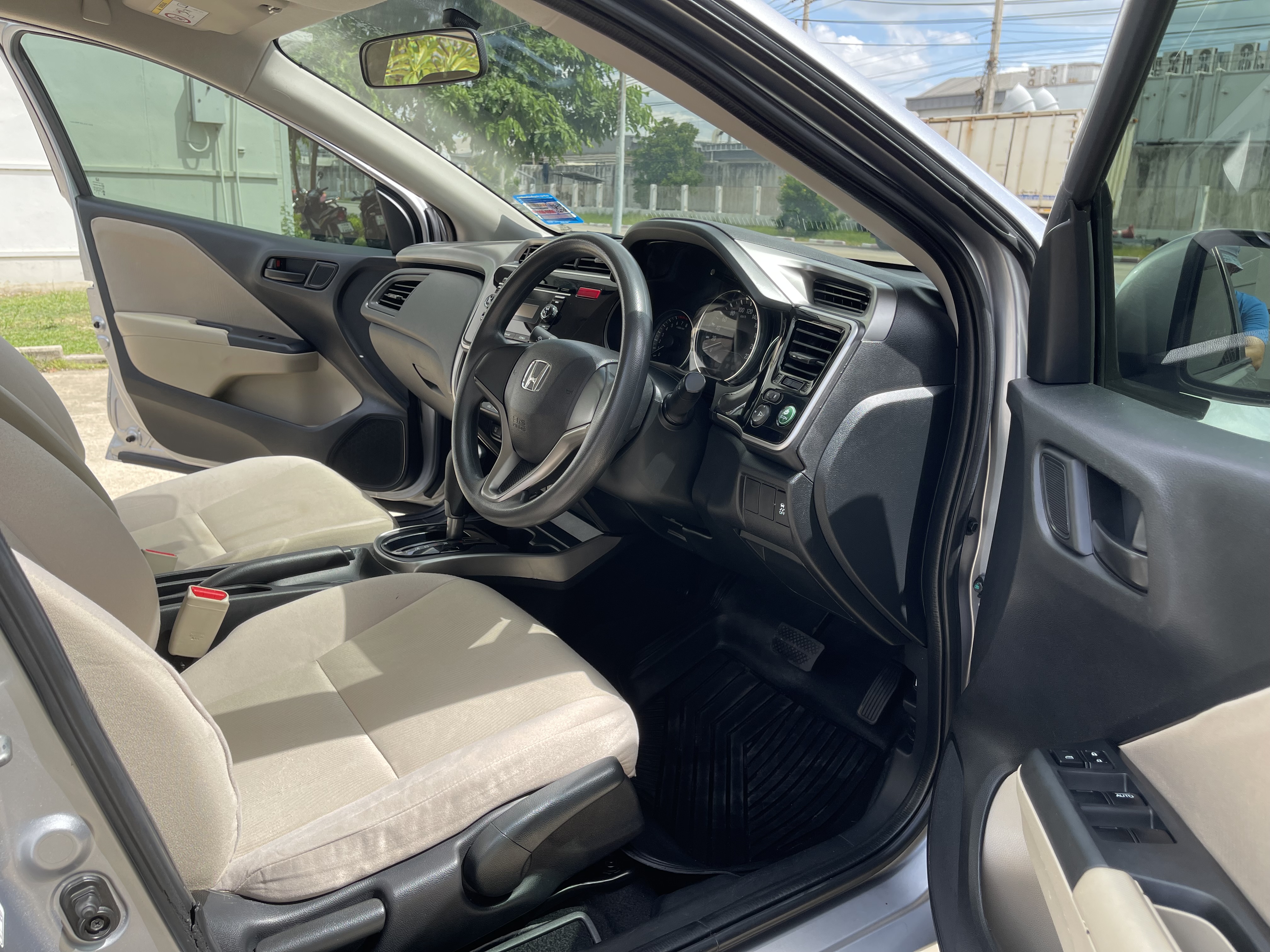 Honda City 1.5 V At 2017 เงิน