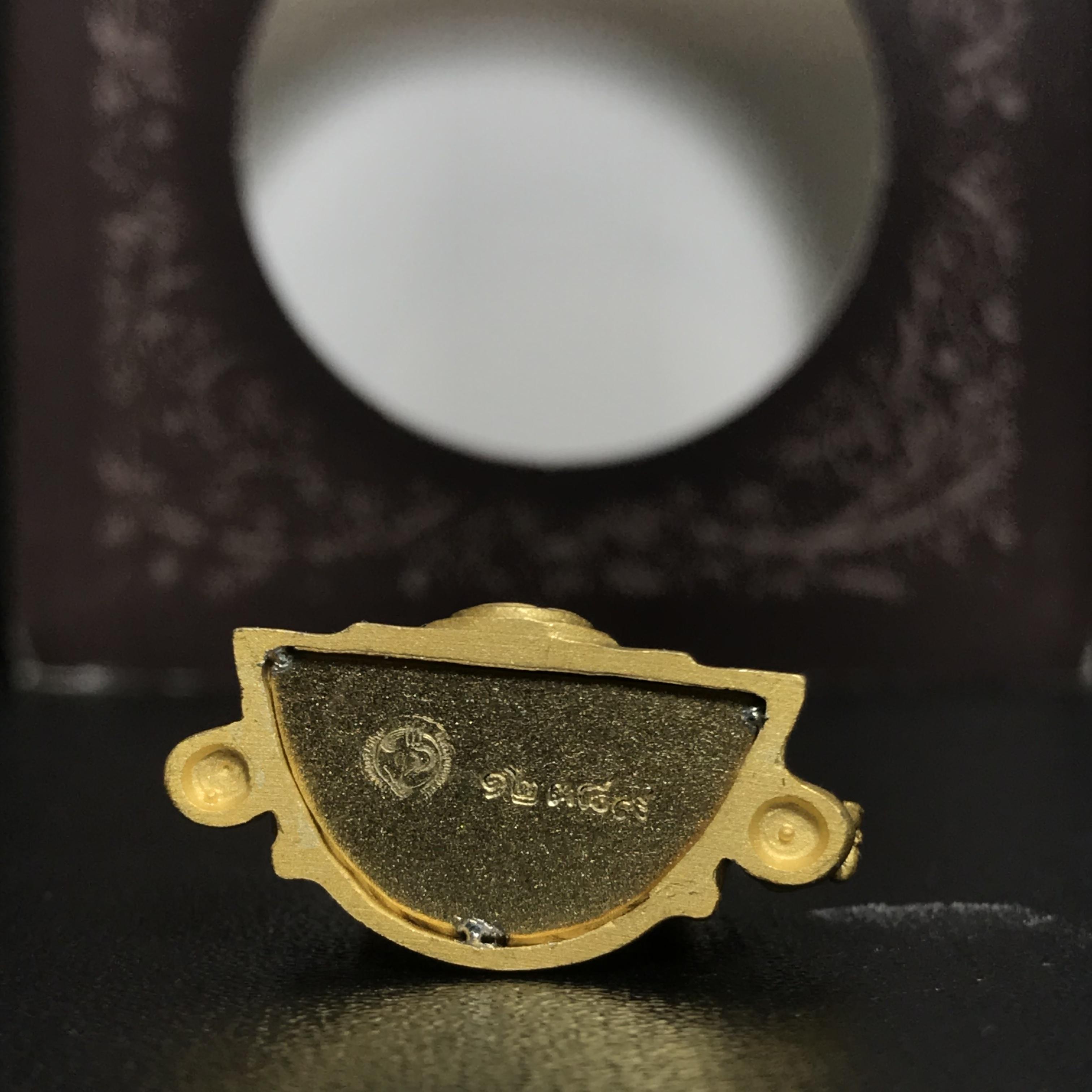 พระพุทธชินราช ภปร. โครงการ "เพราะแผ่นดินนี้ คือ แผ่นดินเกิด" ปี2548(รุ่นแรก) ลอยองค์ หน้าตัก 1/2 นิ้ว เนื้อเงินสามกษัตริย์