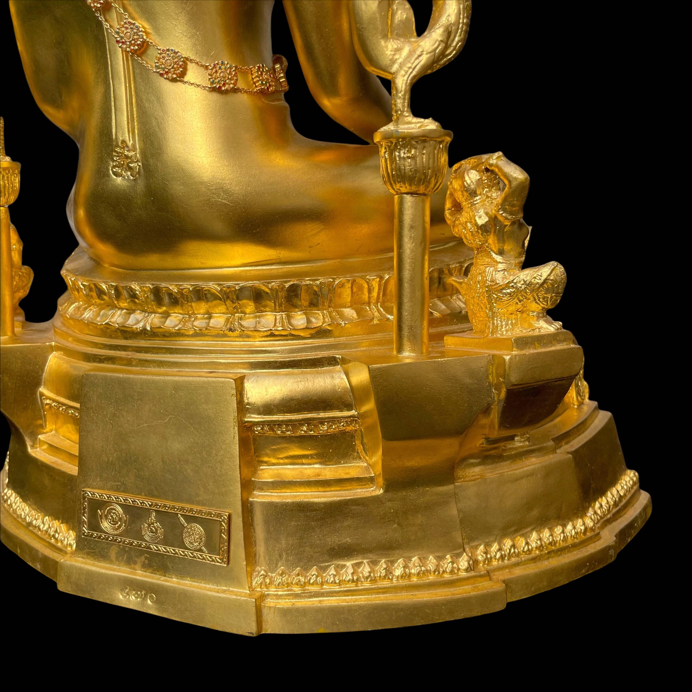 พระพุทธชินราช(จำลอง)ภปร. 84พรรษา เนื้อโลหะ ลงรักปิดทอง 100% ขนาดหน้าตัก 9 นิ้ว(ใต้ฐานบรรจุพระพุทธชินราชเนื้อผงพระราชทานมวลสาร จิตรลดาและเส้นพระเจ้า(เส้นผม))