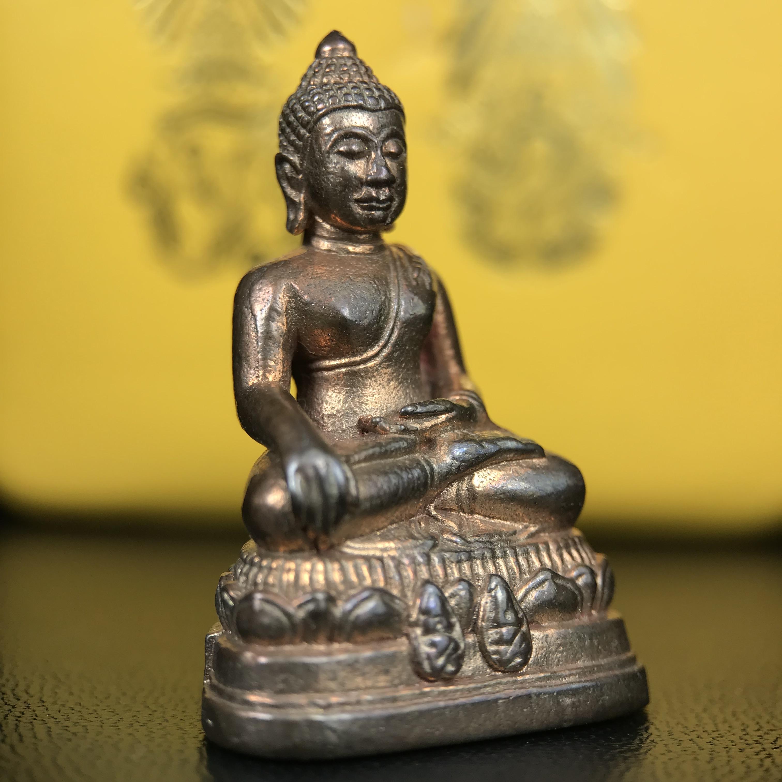 พระกริ่งพระพุทธนรสีห์ จปร.+ภปร. ครบรอบ 100 ปี ธนาคารไทยพาณิชย์ ปี 2550 พระกริ่งเนื้อนวโลหะพิเศษ(หล่อในพิธีเททอง)(หายาก)(พุทธศิลป์งดงาม)ด้านหน้าฐานประดับด้วยตราสัญลักษณ์ "จปร" และ "ภปร" (องค์เทหล่อในพิธีสร้างน้อย หายากมาก)1 ใน 1000 องค์