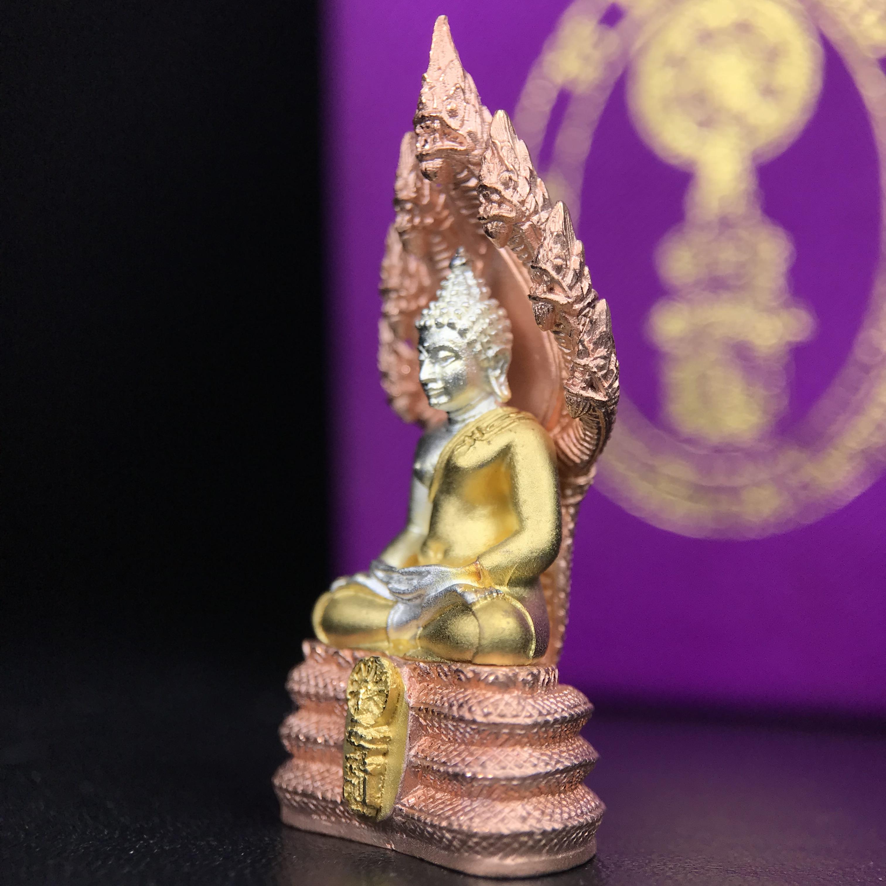 พระนาคปรก สธ. รุ่นสร้างพระอุโบสถเฉลิมพระเกียรติ 4 รอบ 84 พรรษา สมเด็จพระเทพรัตนราชสุดาฯ วัดบวรนิเวศวิหาร ปี 2543 พิมพ์ใหญ่ เนื้อเงินบริสุทธิ์ ชุบสามกษัตริย์แบบพ่นทรายขัดเงาบางส่วน(สภาพ สวย )พิธีใหญ่ พุทธศิลป์งดงาม หายาก (1 ใน 1999 องค์)