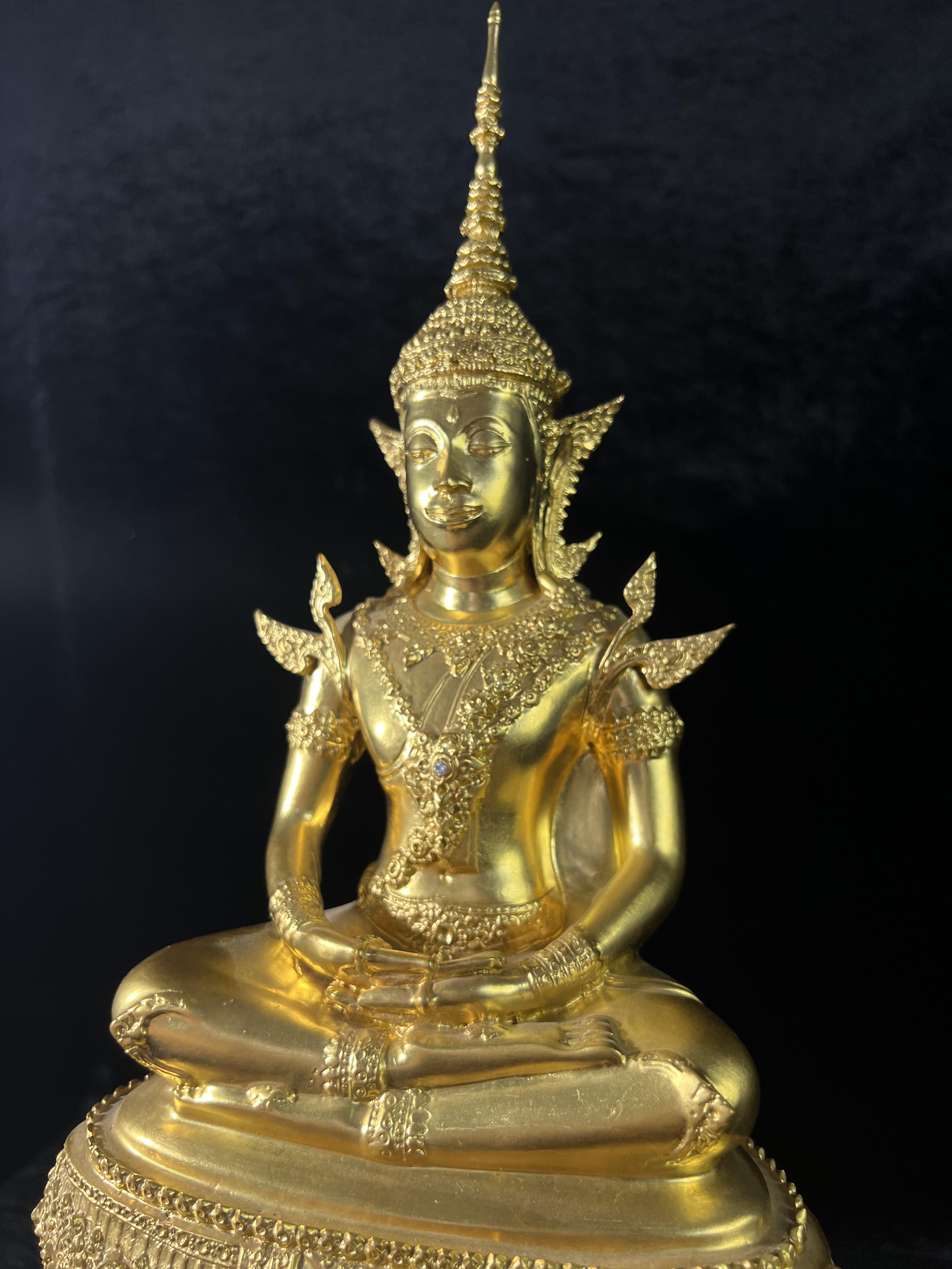 พระพุทธปฏิมาสุวรรณภูมิสิริโชค ภปร. การบินไทยจัดสร้างขึ้น เนื่องในวโรกาสมหามงคลเฉลิมพระชนมพรรษาของพระบาทสมเด็จพระเจ้าอยู่หัวรัชกาลที่ 9 ครบ 80 พรรษา ขนาดหน้าตัก 5 นิ้ว สูง 16 นิ้ว ปิดทองสวิส 99.9 เปอร์เซนต์ (พิธีใหญ่ พุทธศิลป์งดงาม หายาก)องค์หมายเลข ๙๗๘