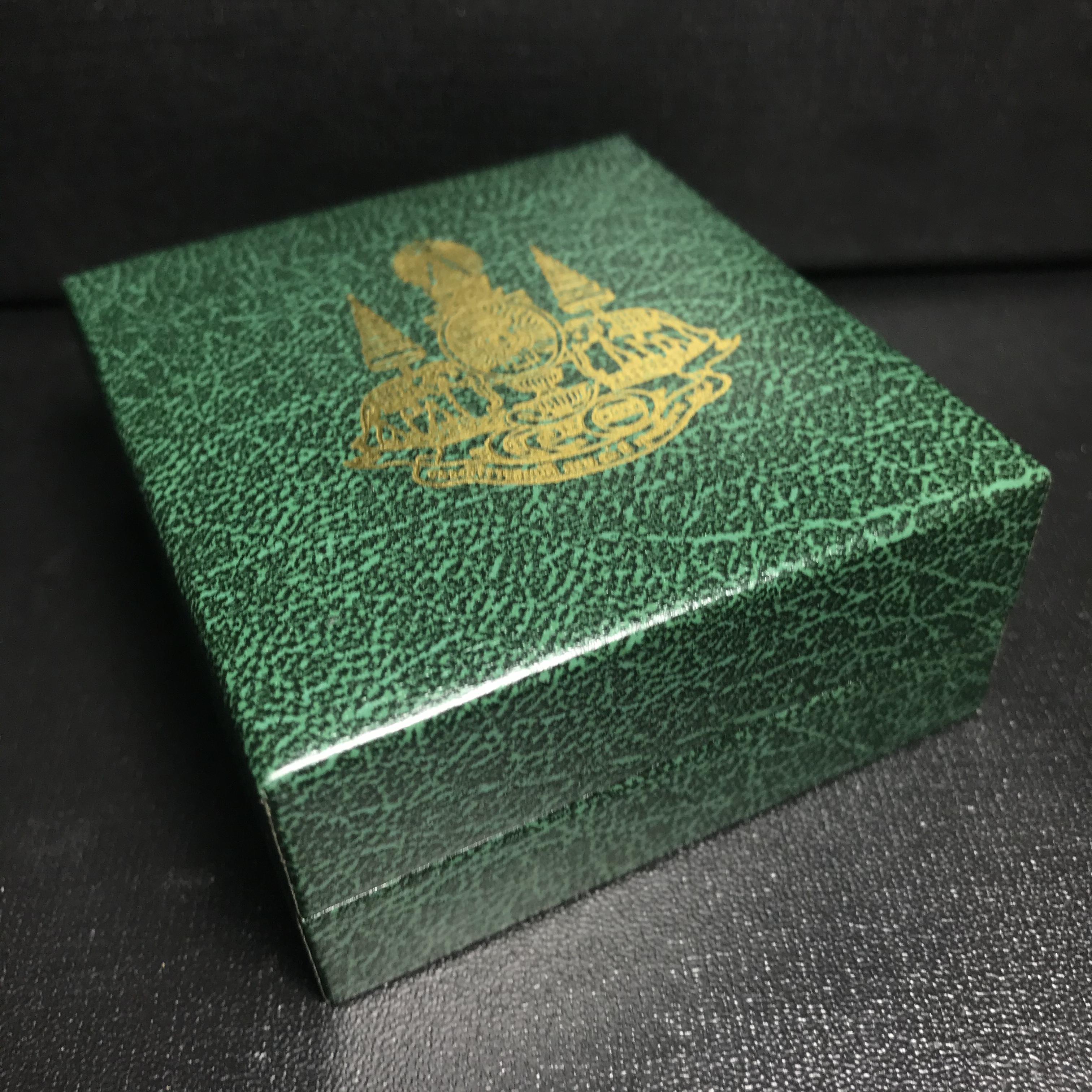 พระพุทธโสธร ภปร. รุ่นย้อนยุค สร้างพระอุโบสถ สมาคมชาวฉะเชิงเทรา จัดสร้าง ปี 2539 วโรกาสครองสิริราชสมบัติครบ 50 ปี เนื้อเงินทรายนวลขัดเงาบางส่วน(ผิวเดิม) พร้อมกล่องบรรจุและใบรับรองเดิม