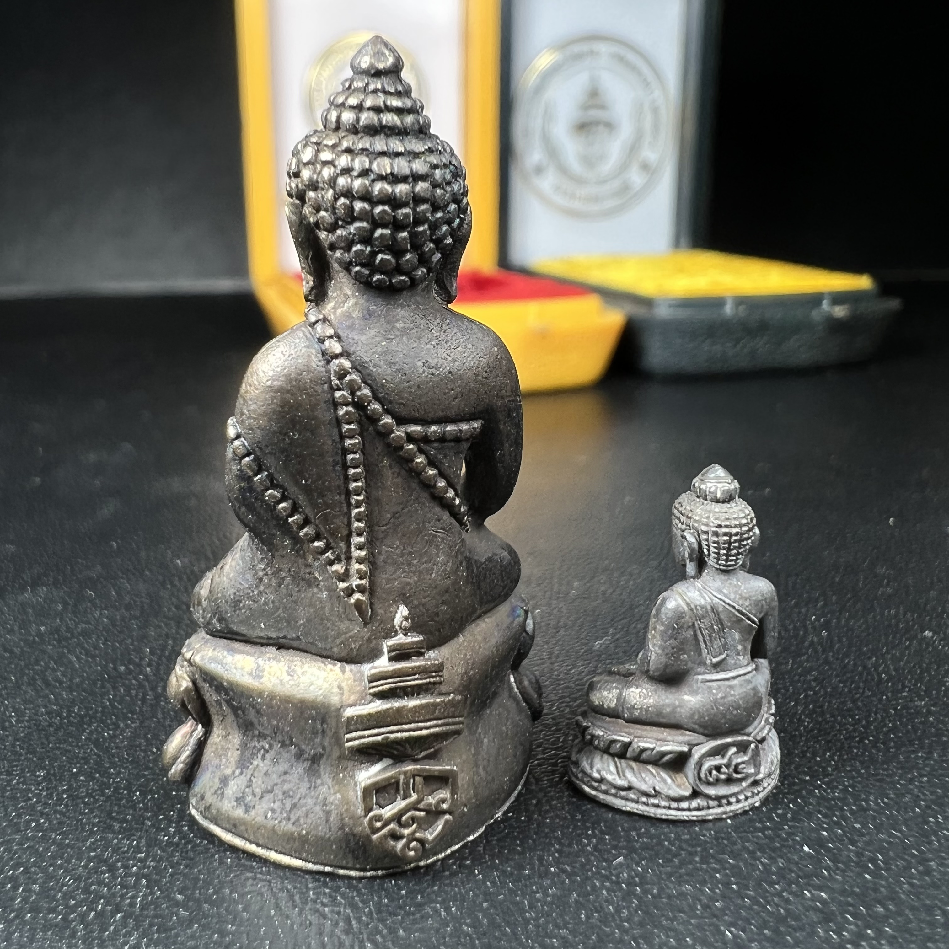 พระกริ่ง-พระชัยวัฒน์ ฉลองพระชนมายุครบ 7 รอบ 84 พรรษา สมเด็จพระสังฆราช(วาสน์) วัดราชบพิธฯ พ.ศ.2525 เนื้อนวโลหะ สภาพสวยมากกล่องบรรจุเดิมครบชุดสมบูรณ์(งานแกะแม่พิมพ์โดย นายช่างเกษม มงคลเจริญ)(1 ใน 1885 องค์)