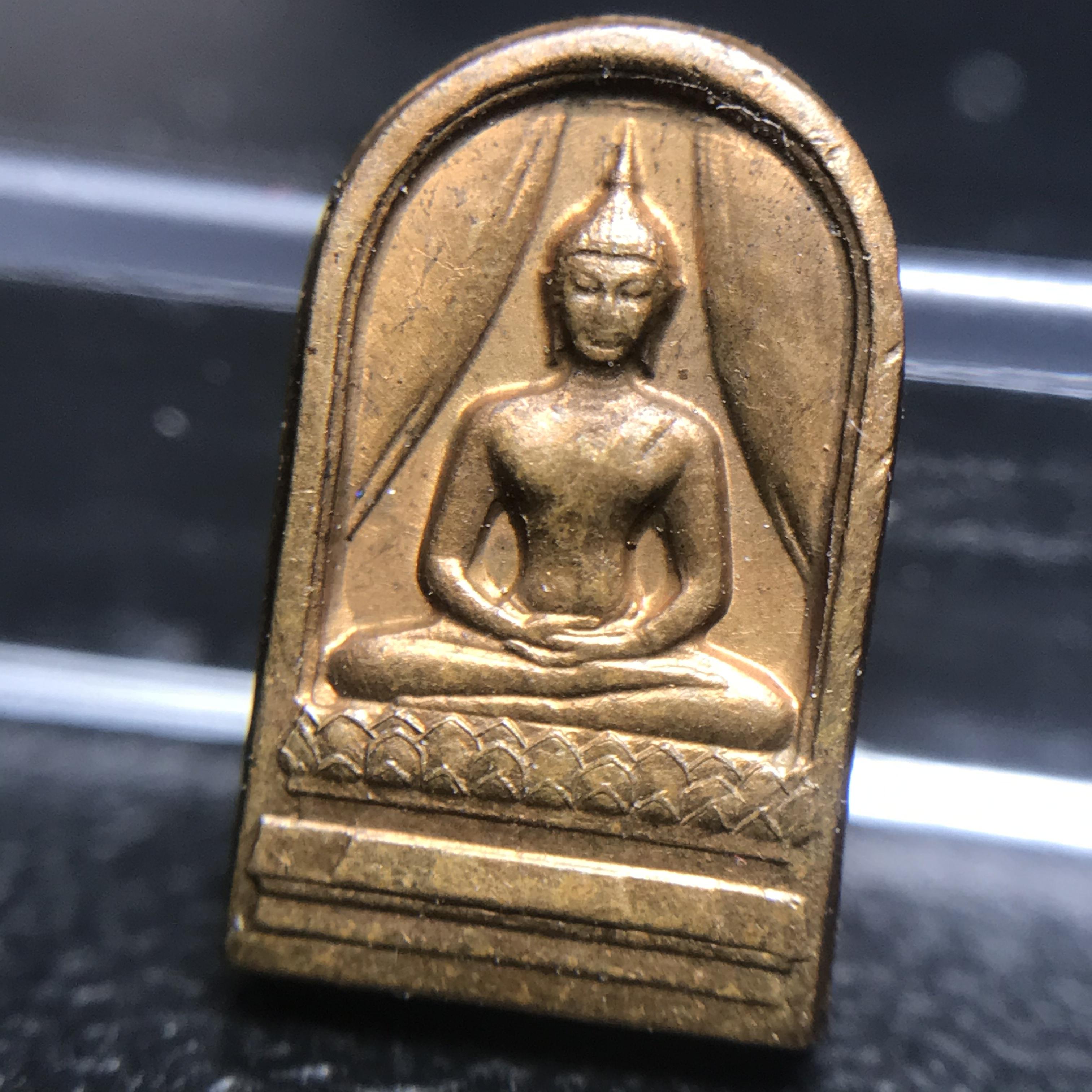 พระปรกใบมะขาม พระพุทธสิหิงค์ ภปร ธรรมศาสตร์ 50ปี เนื้อทองแดง(ในหลวงรัชกาลที่9 เสด็จเททอง)(พระปรกใบมะขาม ภปร รุ่นแรก)