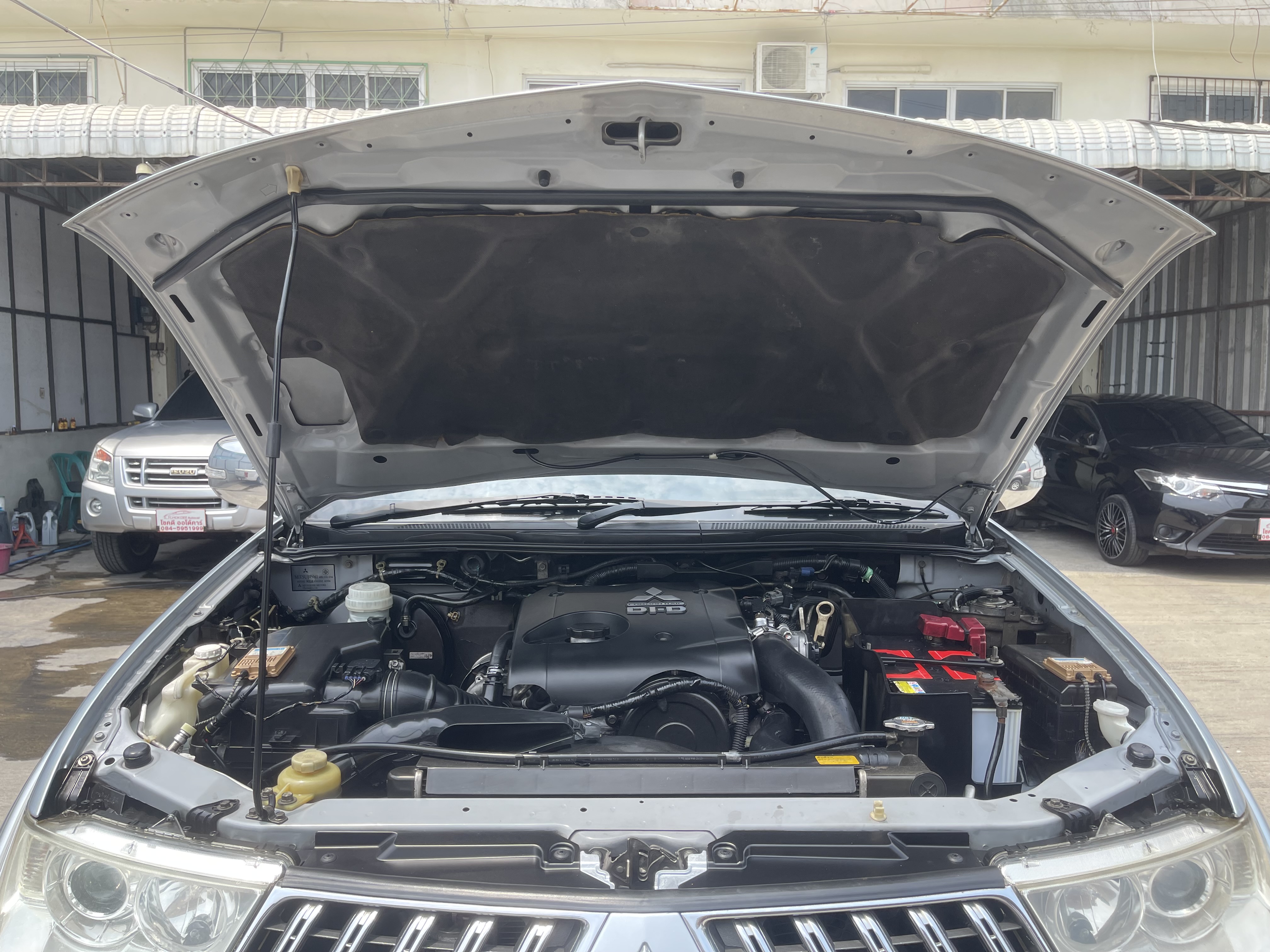 Mitsubishi Pajero Sport 2.5 GT 2WD At 2012 เงิน