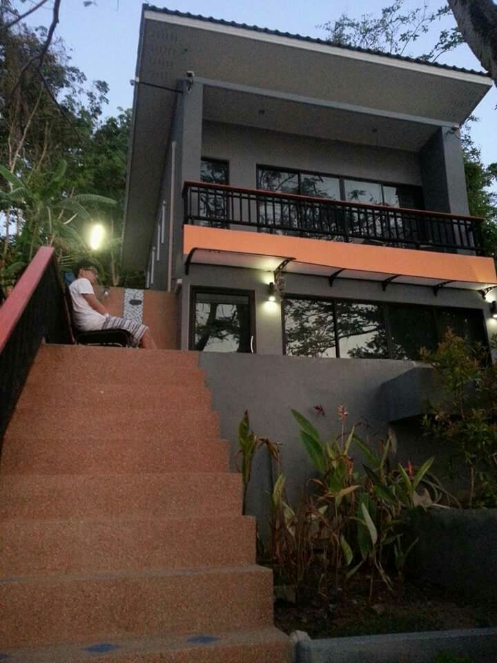 For Rent : 1 Bed room Private Pool Villa on beach at Koh Sirea