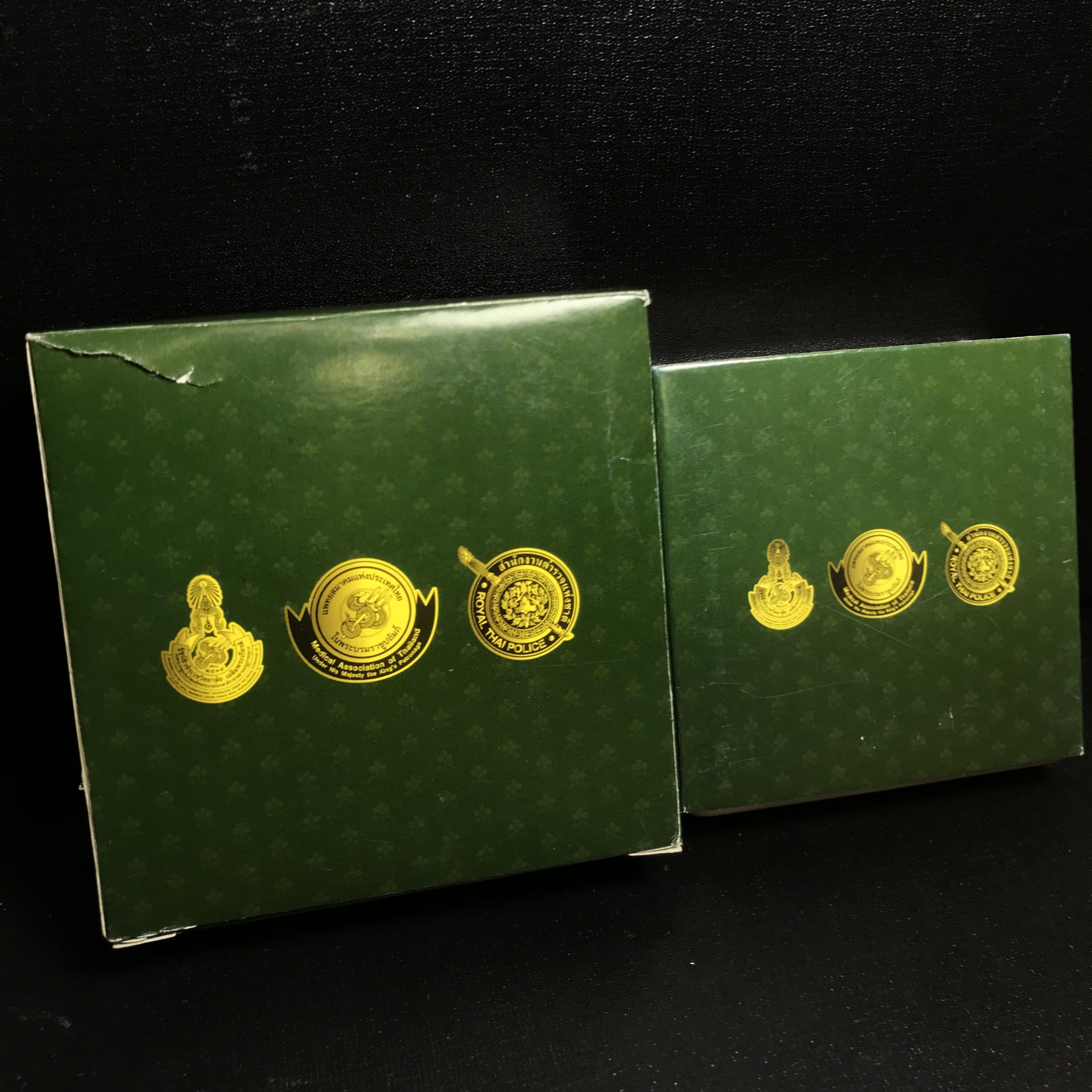 เหรียญพระบรมรูปหล่อพระบาทสมเด็จพระเจ้าอยู่หัว 84 พรรษา เนื้อเงินรมดำขัดวินอล พิมพ์ใหญ่+พิมพ์เล็ก(บรรจุมวลสาร จิตรลดา เส้นเกศาในหลวงรัชกาลที่9 พระราชทาน ลงในใจกลางเหรียญ)