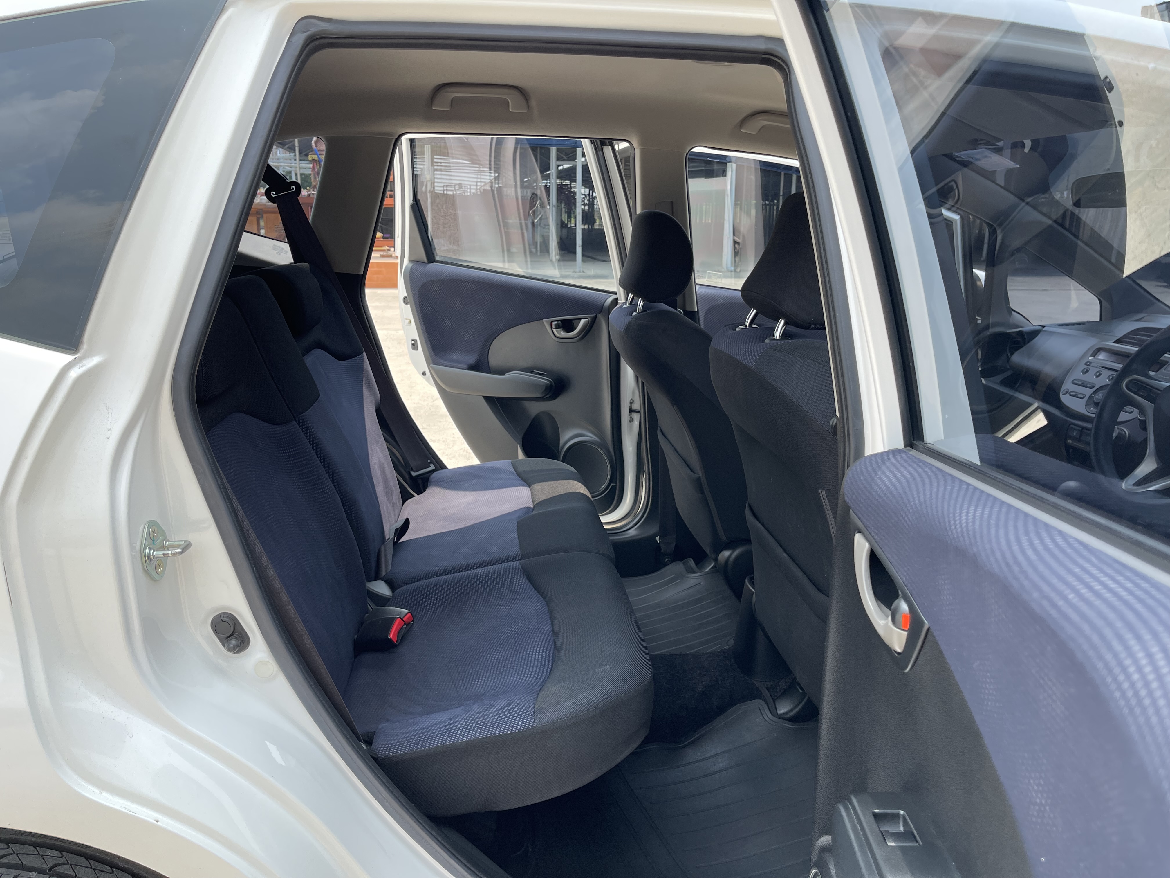 Honda Jazz 1.5 V At 2013 ขาว