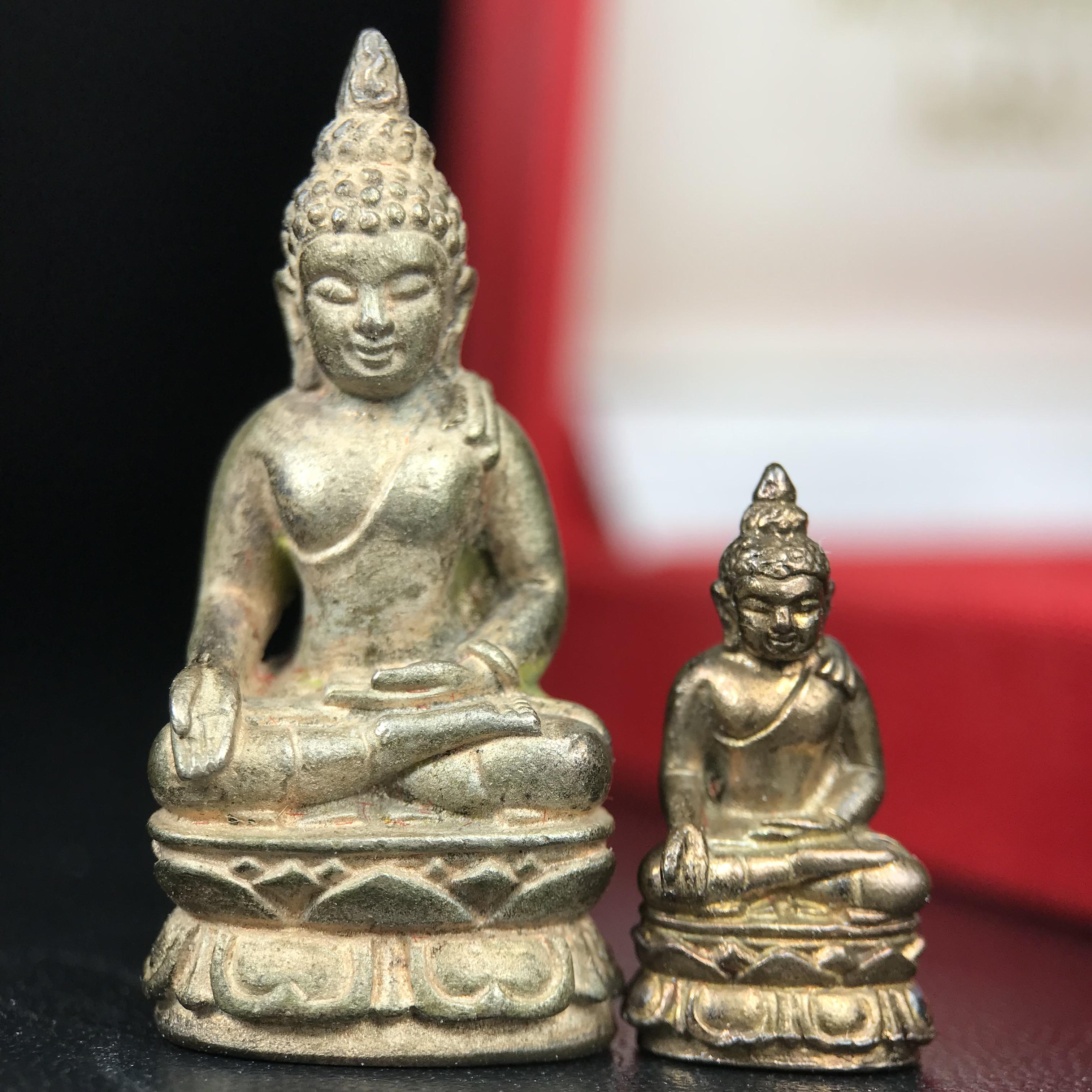 พระกริ่ง-พระชัยวัฒน์ ไพรีพินาศ วัดบวรนิเวศวิหาร ปี 2544 เนื้อสัมฤทธิ์ พิธีดีเยี่ยม สมเด็จพระญาณสังวร พระสังฆราช เสด็จจุดเทียนชัยและทรงอธิษฐานจิตด้วยพระองค์เอง(พิธีใหญ่นิยม)(1ใน9989องค์)