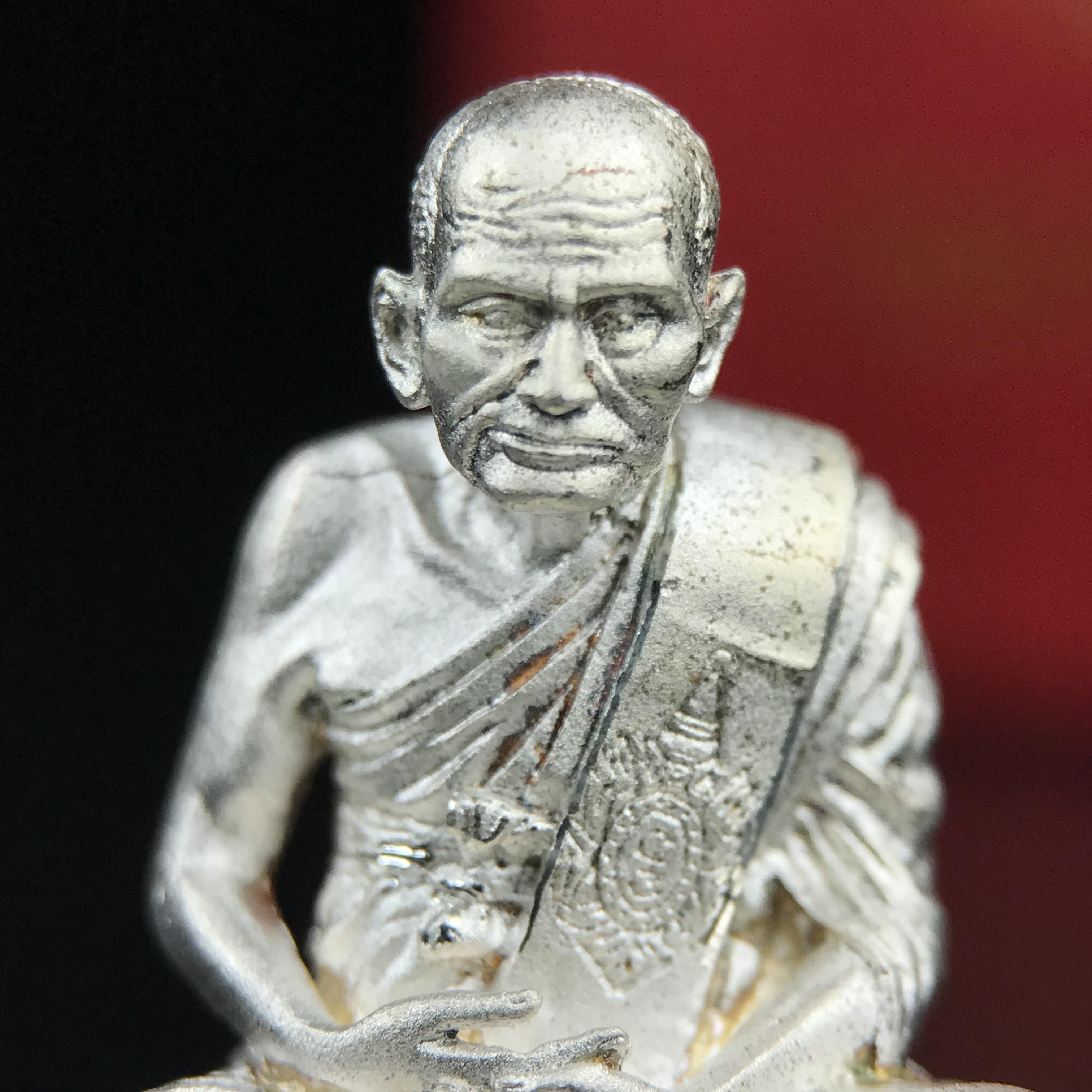 รูปหล่อหลวงพ่อเงิน วัดบางคลาน จ.พิจิตร พิมพ์หน้าเหมือนหลวงพ่อ "รุ่น 91 ปี กรมเสมียนตรา" กระทรวงกลาโหมจัดสร้างในปี 2543 พุทธาภิเษกใหญ่ 3 วัด 3พิธีวัดสุทัศน์ /วัดบางคลาน/วัดพระแก้ว เนื้อเงินปัดเงา(หายาก) พุทธศิลป์งดงามมากหายาก(ตอกโค๊ตหมาย ๑๖)