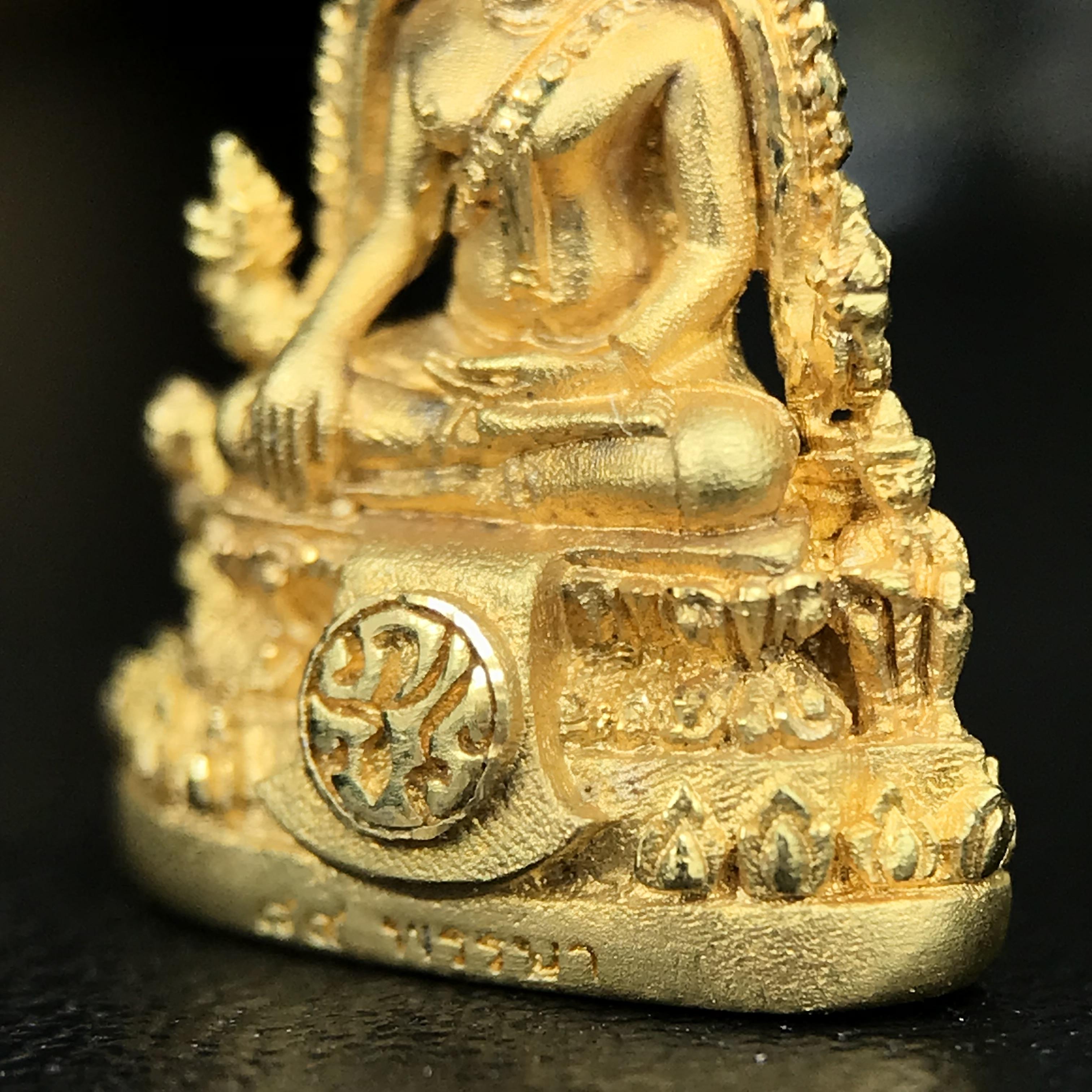 พระพุทธชินราช ภปร. 84 พรรษา เนื้อทองคำ พิมพ์เล็กขนาดหน้าตัก 1/4 นิ้ว(สูง 2.0 ซม.)(พระราชทานมวลสาร จิตรลดาและเส้นพระเจ้า(เส้นผม)รัชกาลที่9)พุทธศิลป์ทรงคุณค่าอีกหนึ่งรุ่นยอดนิยม(หมายเลขสวย ๑๙๑๙)(1ใน1000องค์)หายาก