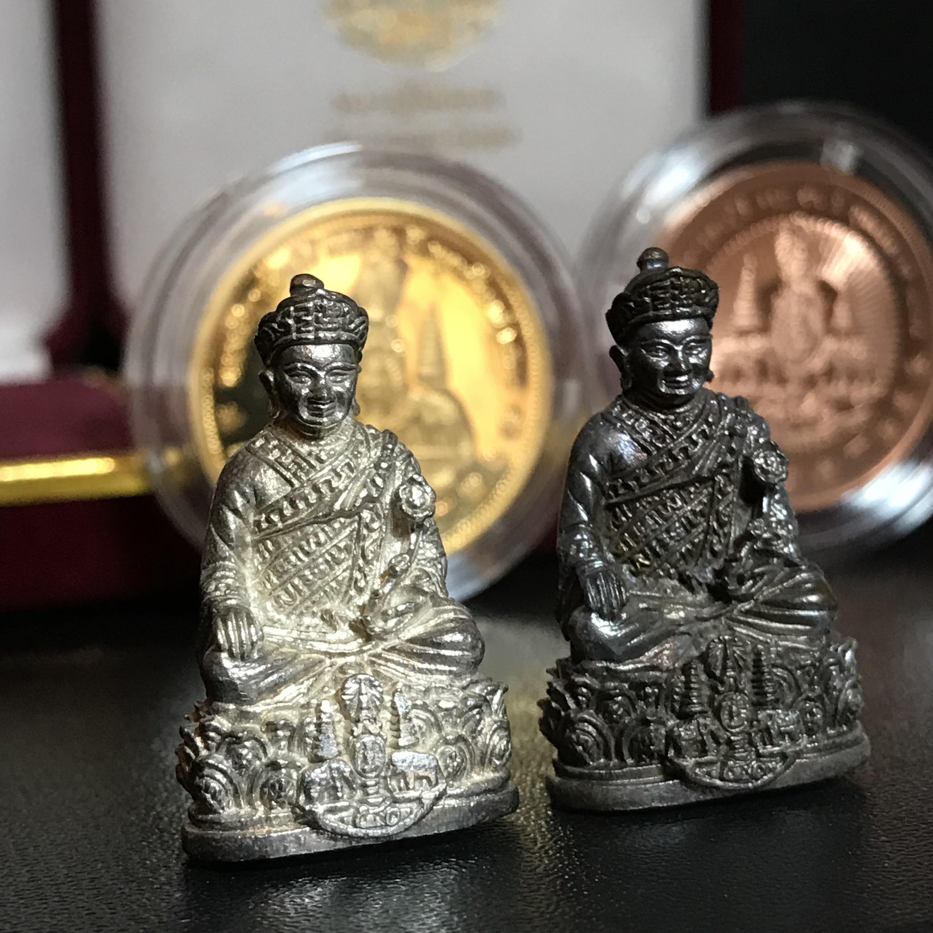 ชุดวัตถุมงคล หลวงปู่ไต้ฮงกง รุ่นกาญจนาภิเษก ตราสัญลักษณ์ครองราช 50 ปี พ.ศ.2539 พิธีใหญ่ สวยมาก (กริ่งเนื้อเงิน+กริ่งเนื้อนวโลหะ+เหรียญกะไหล่ทองขัดเงา+เหรียญทองแดงขัดเงา)