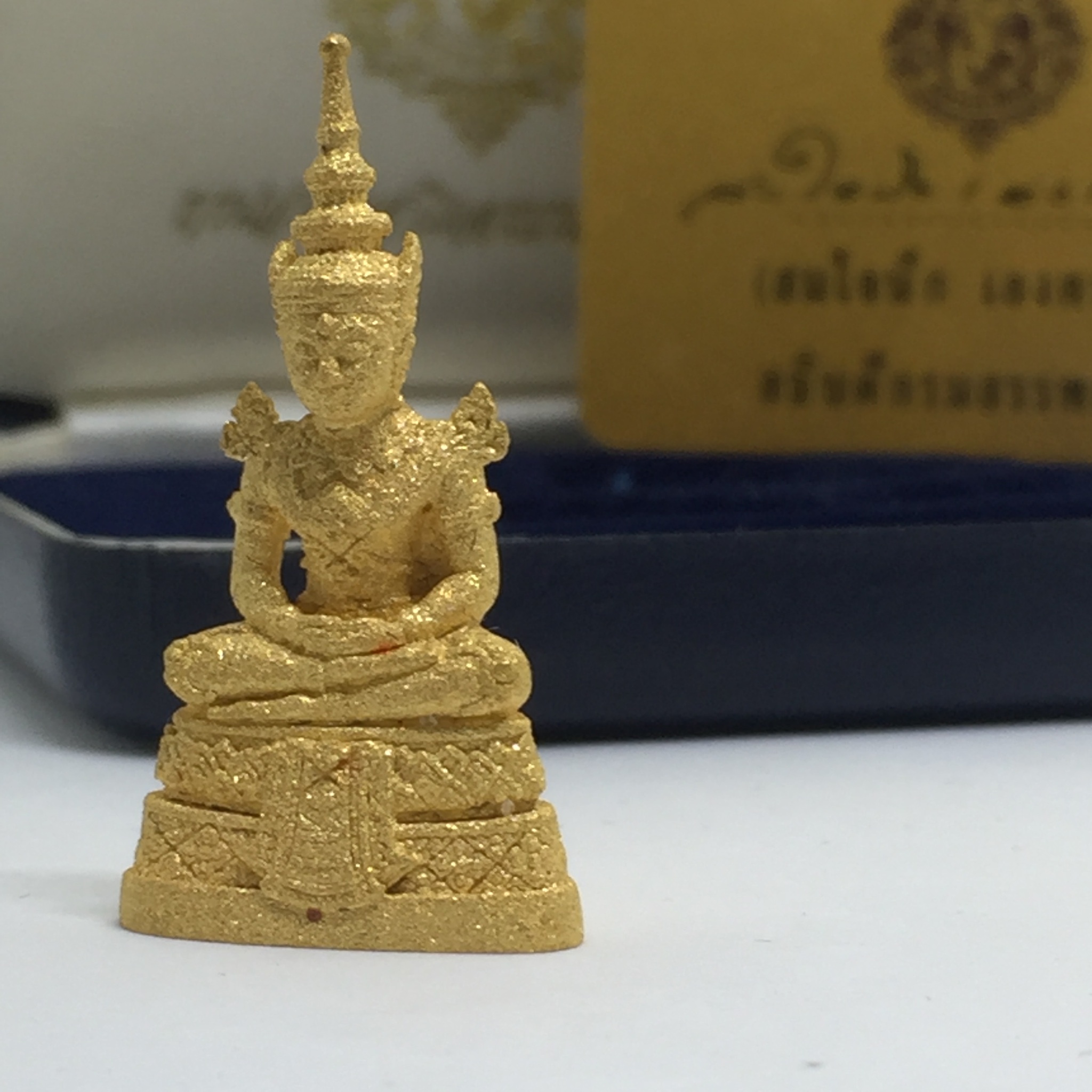 พระแก้วมรกต เนื้อทองคำพ่นทราย กรมสรรพสามิตจัดสร้างขึ้นเนื่องในโอกาสครบรอบ 64 ปีของกรมสรรพสามิต และเนื่องในวโรกาสที่พระบาทสมเด็จพระเจ้าอยู่หัวทรงครองราชย์ครบ 50 ปีในปีกาญจนาภิเษก เมื่อ พ.ศ.2539