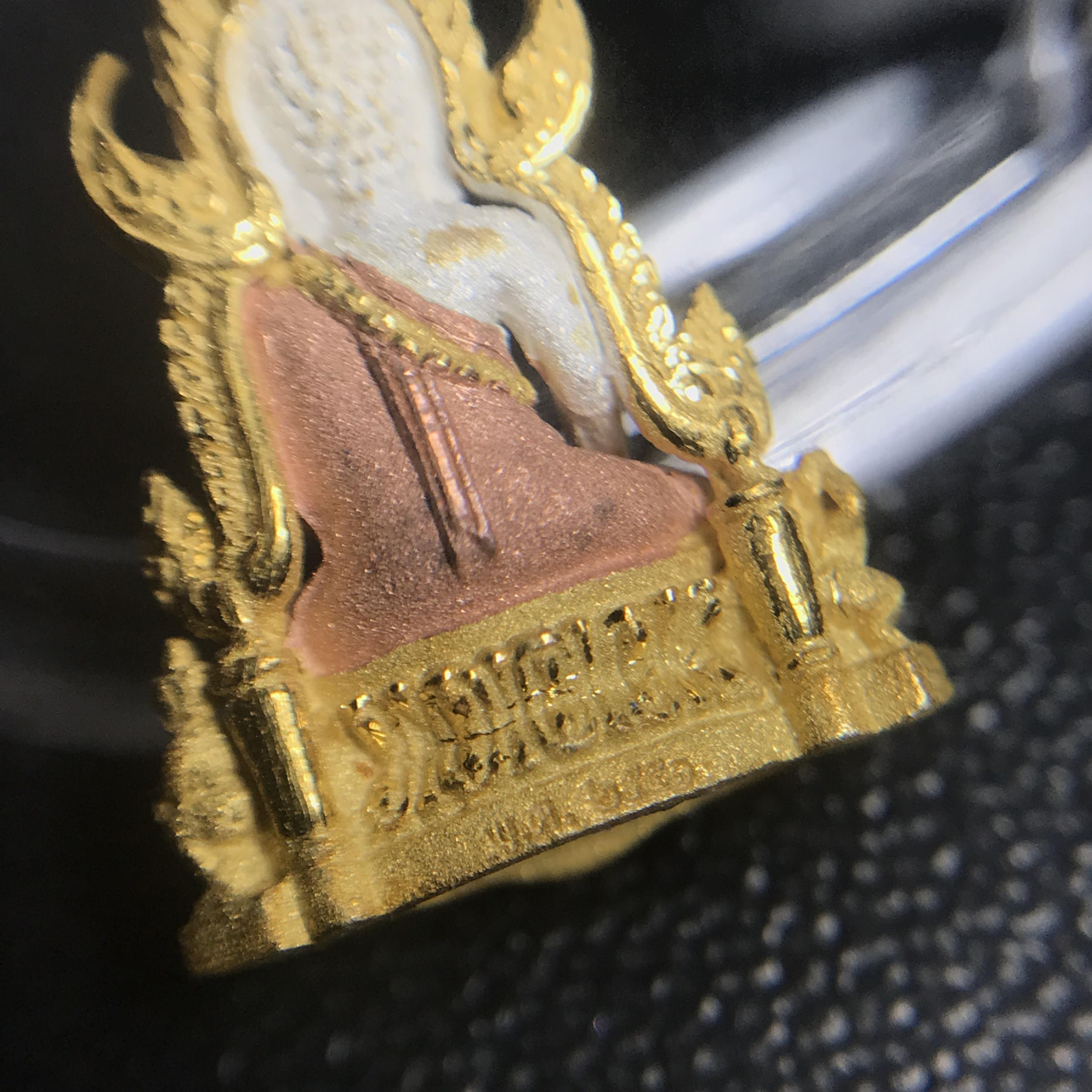 พระพุทธชินราช ภปร. โครงการ เพราะแผ่นดินนี้คือแผ่นดินเกิด เนื้อเงินชุบสามกษัตริย์ ปี2551 ขนาดหน้าตัก1/4นิ้ว (สวยงามหายาก)