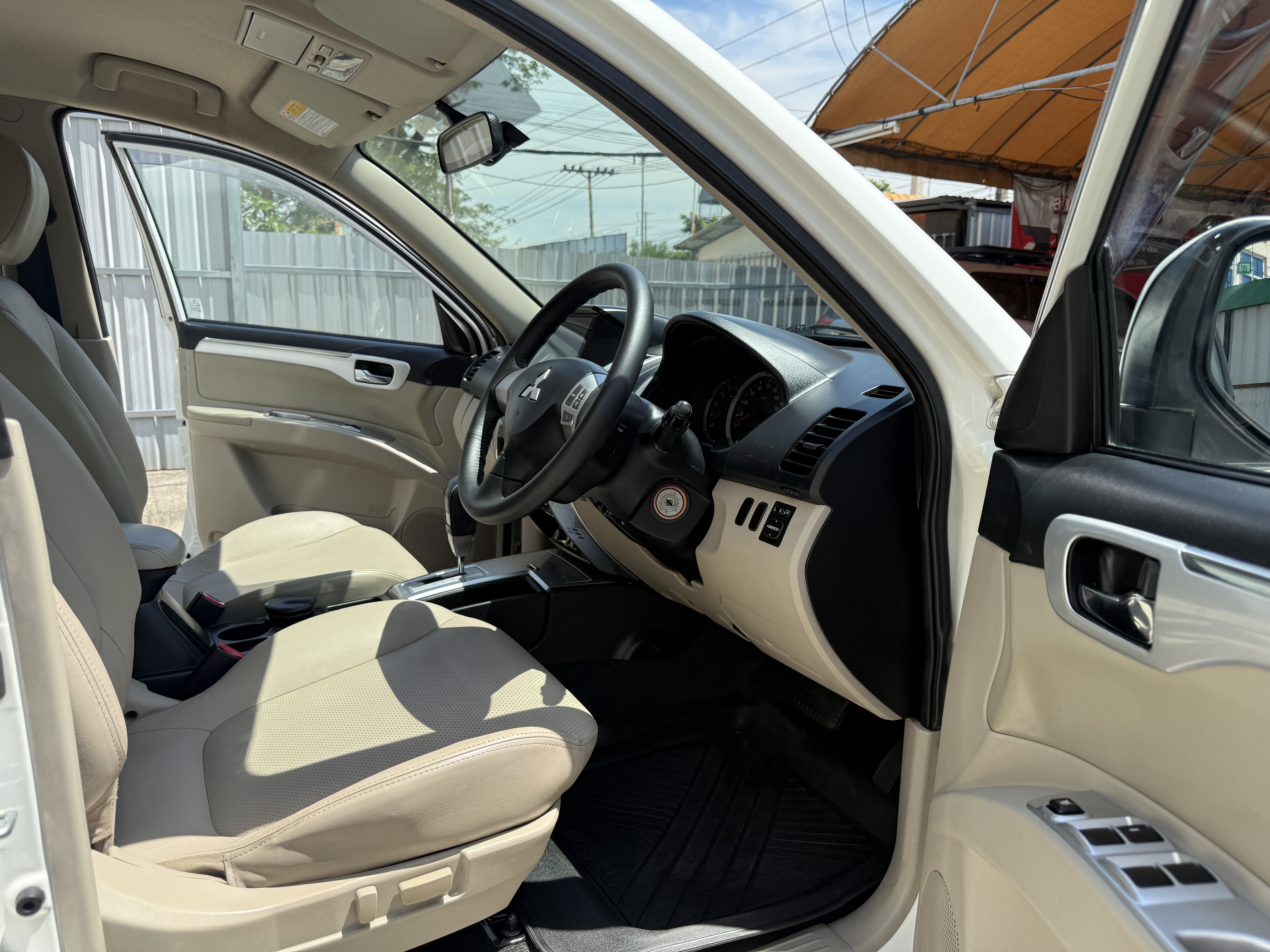 Mitsubishi Pajero Sport 2.5 GT 2WD At 2011 ขาวมุก