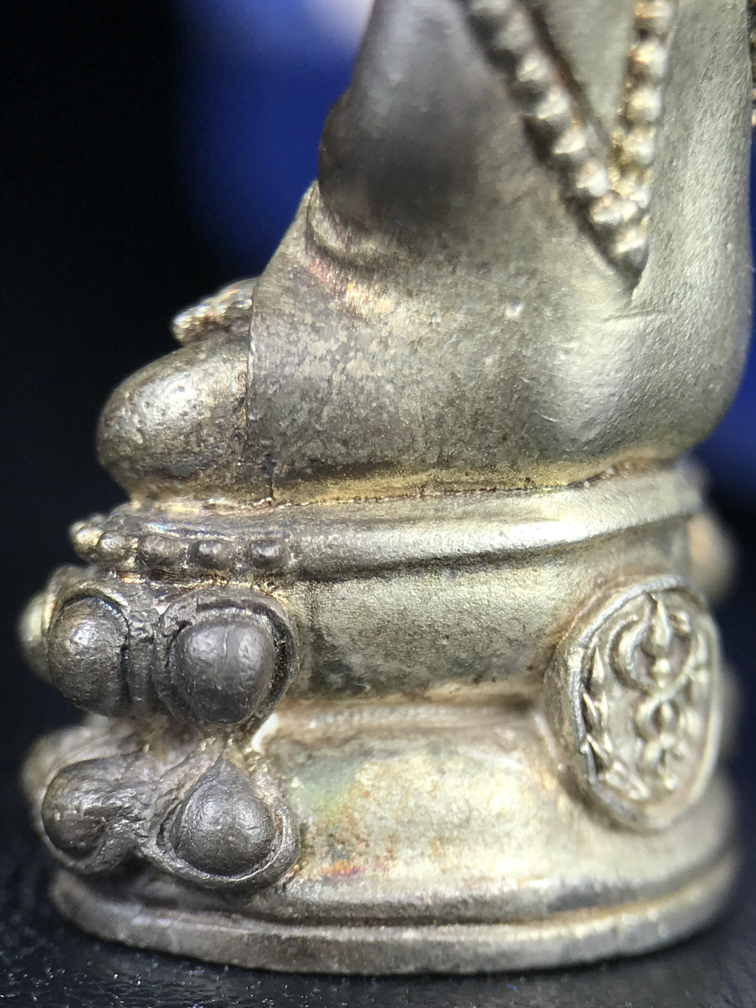 พระกริ่งศิรากาศ ภปร.(พระกริ่งคุ้มเกล้า)วัตถุมงคล"คุ้มเกล้าฯ" มูลนิธิ “คุ้มเกล้า” ในพระบรมราชูปถัมภ์ จัดสร้าง โรงพยาบาลภูมิพล เนื้อเงิน(พิมพ์หน้าไทย)(สภาพผิวเดิมขึ้นน้ำทองเก่าเก็บอย่างดีพร้อมกล่องบรรจุสวยมากมาก!)(ในหลวงรัชกาลที่9เสด็จเททอง)(พิธีใ