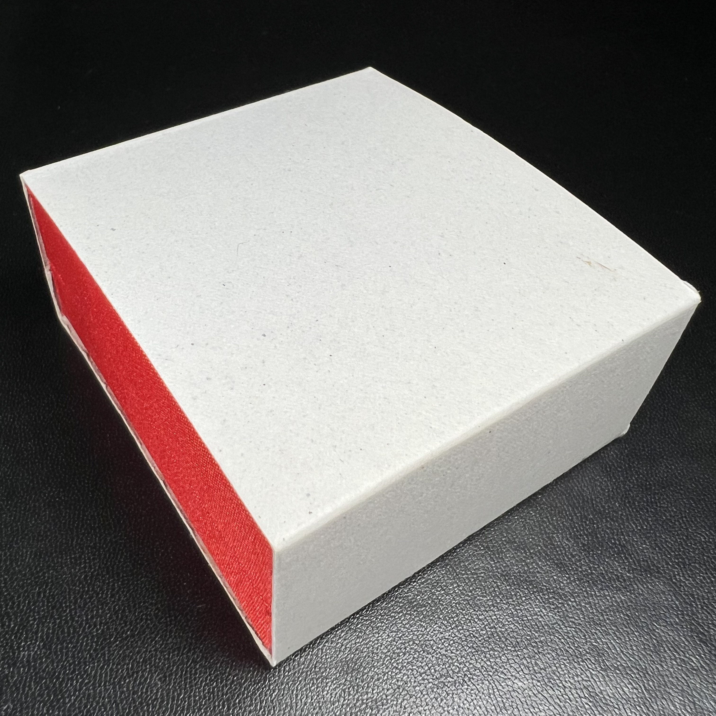 สมเด็จพุฒาจารย์ (โต พรหมรังสี) อนุสรณ์ 128 ปี สมเด็จพระญาณสังวร สมเด็จพระสังฆราช ทรงเมตตาอธิฐานจิต ปี 2543 มหาพุทธาภิเษก 3วาระ รูปเหมือนลอยองค์พิมพ์ใหญ่เนื้อเงินสามกษัตริย์ ขนาด 1.5 x 2.5 ซม. ทรงคุณค่าทั้งด้านความงานด้านพุทธศิลป์ และพุทธคุณ