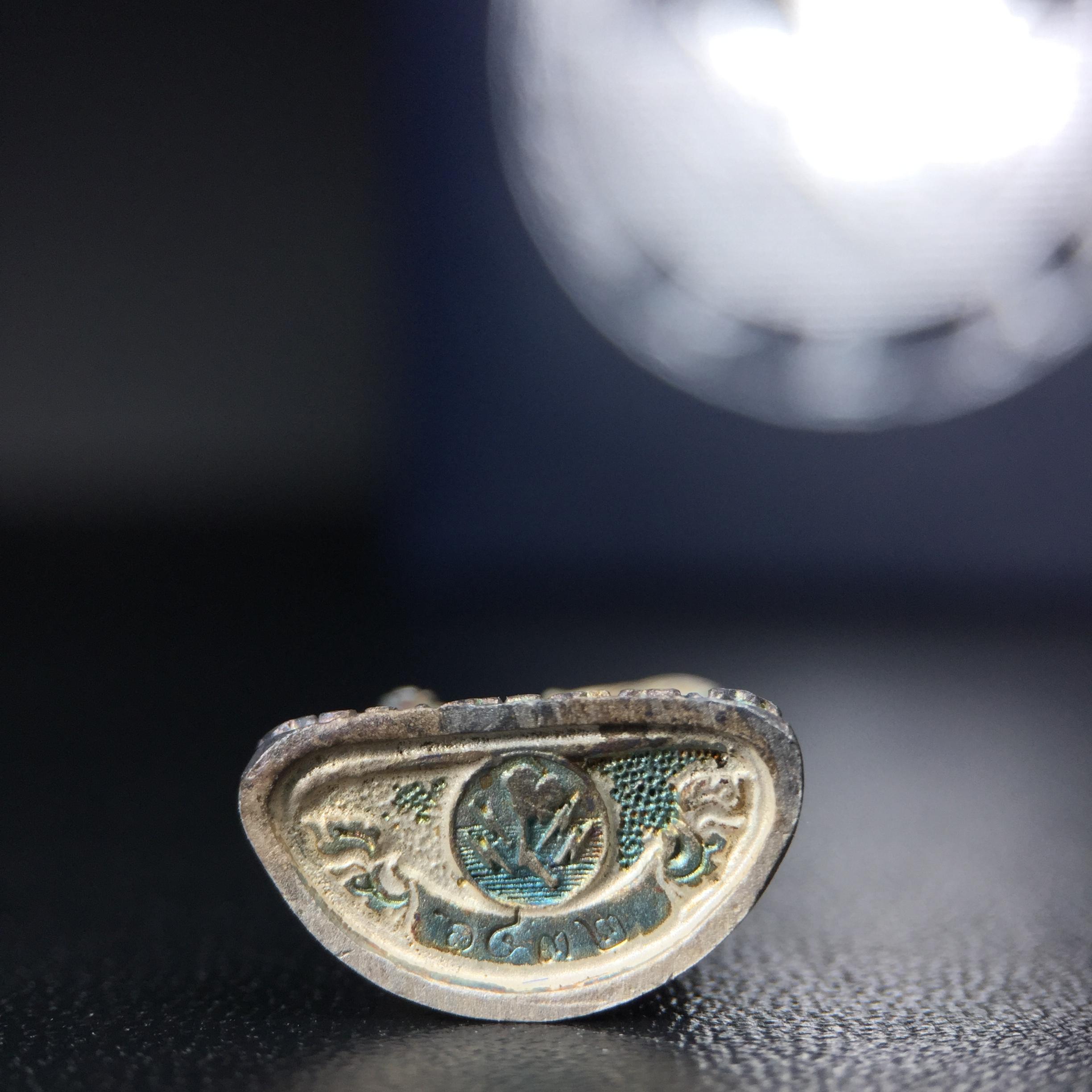 พระกริ่งไพรีพินาศ วัดบวรนิเวศวิหาร ปี2538 การไฟฟ้าส่วนภูมิภาคจัดสร้าง เนื้อเงิน(สภาพผิวเดิม ขึ้นสีรุ้งธรรมชาติ สวยแบบนิยม)พร้อมกล่องบรรจุเดิม หมายเลข 6432