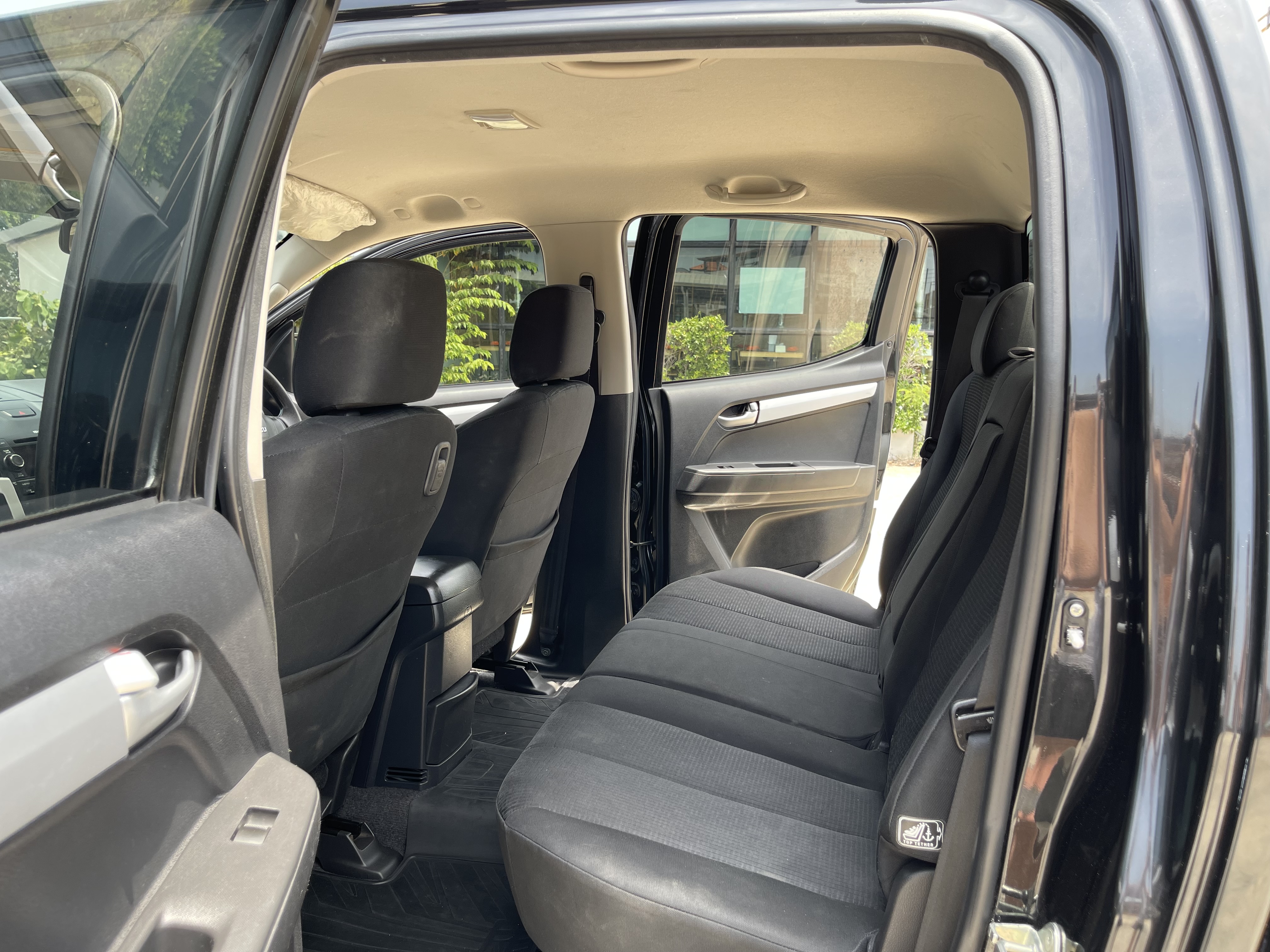 Isuzu Dmax All New 4ประตู Hilander 1.9 L 2017 ดำ