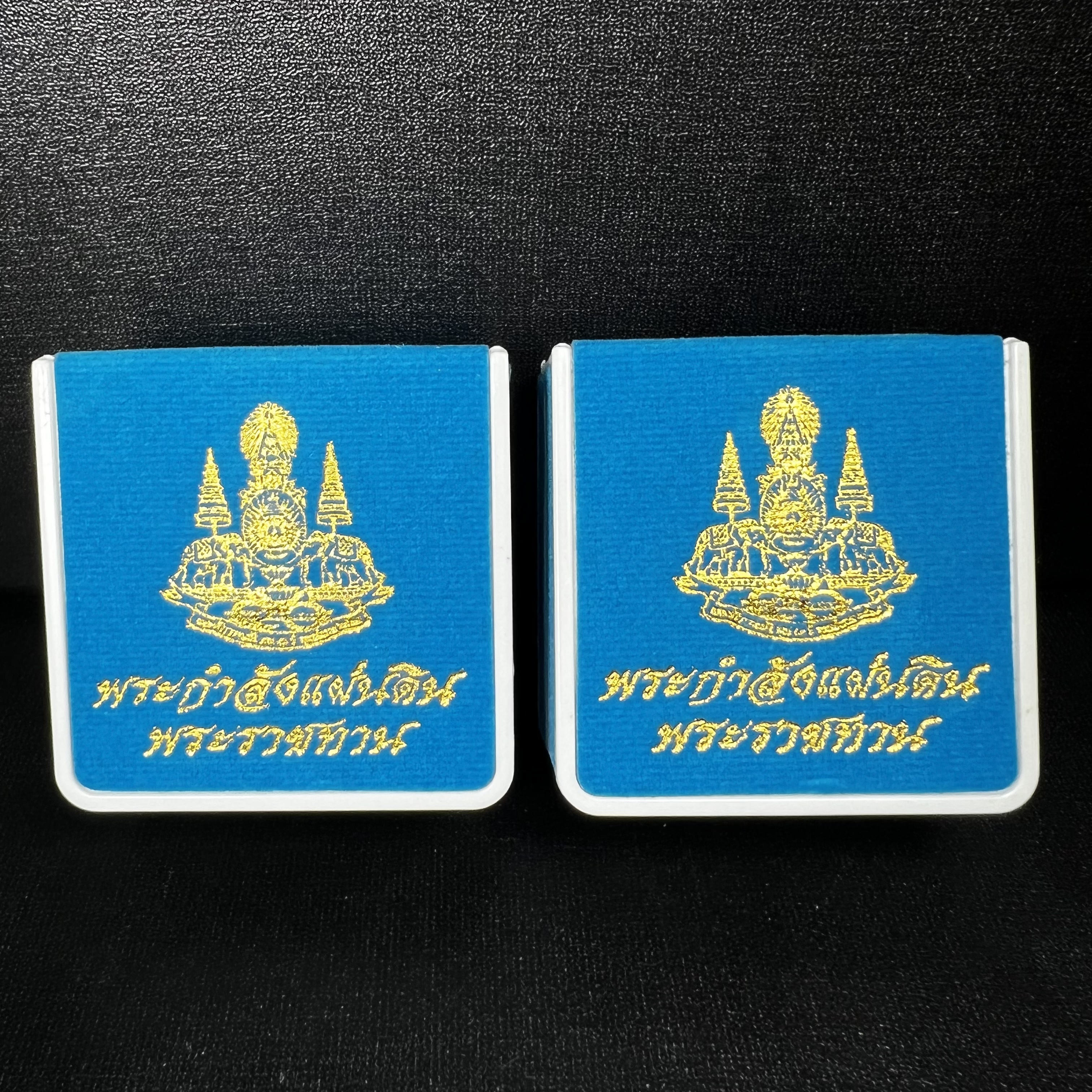 พระกำลังแผ่นดิน พระราชทาน วัดบวรนิเวศวิหาร ปี2539 พิมพ์เล็กหน้ากากเงิน (ในหลวง รัชกาลที่ 9 พระราชทานมวลสารจิตรลดา)นิยมหายาก