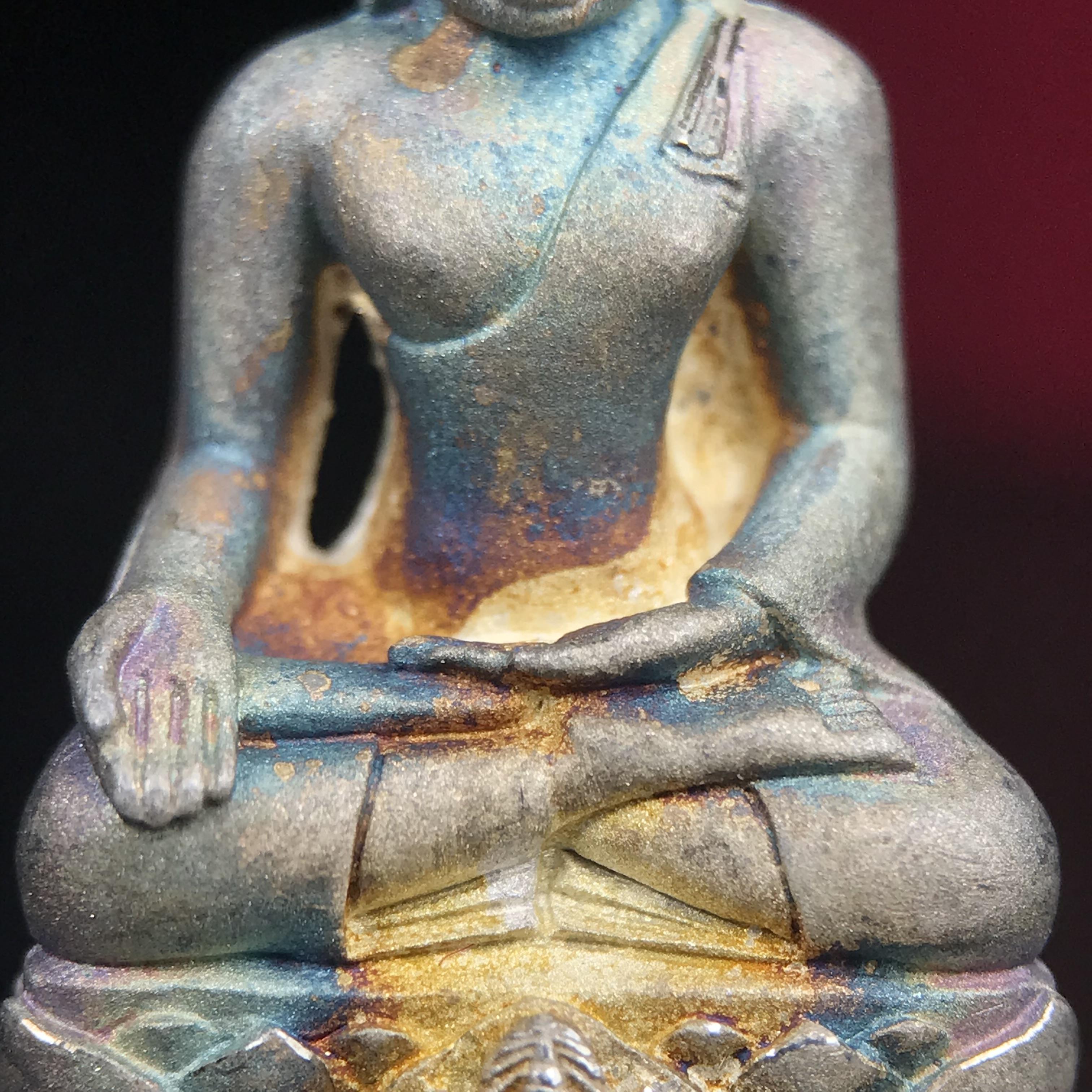 พระกริ่งไพรีพินาศ ตรากาญจนาภิเษก วัดบวรนิเวศวิหาร ที่ระลึกในหลวงรัชกาลที่9 ครองสิริราชสมบัติครบ 50ปี เนื้อเงิน(สภาพผิวเดิมขึ้นสีรุ้งธรรมชาติสวยแบบนิยม)(เสน่ห์พระเนื้อเงินสีสันที่ธรรมชาติสรรค์สร้าง)เข้มขลังทรงอานุภาพยิ่งใหญ่ กำราบศัตรูพ่ายสิ้น พระไพรีพินาศ