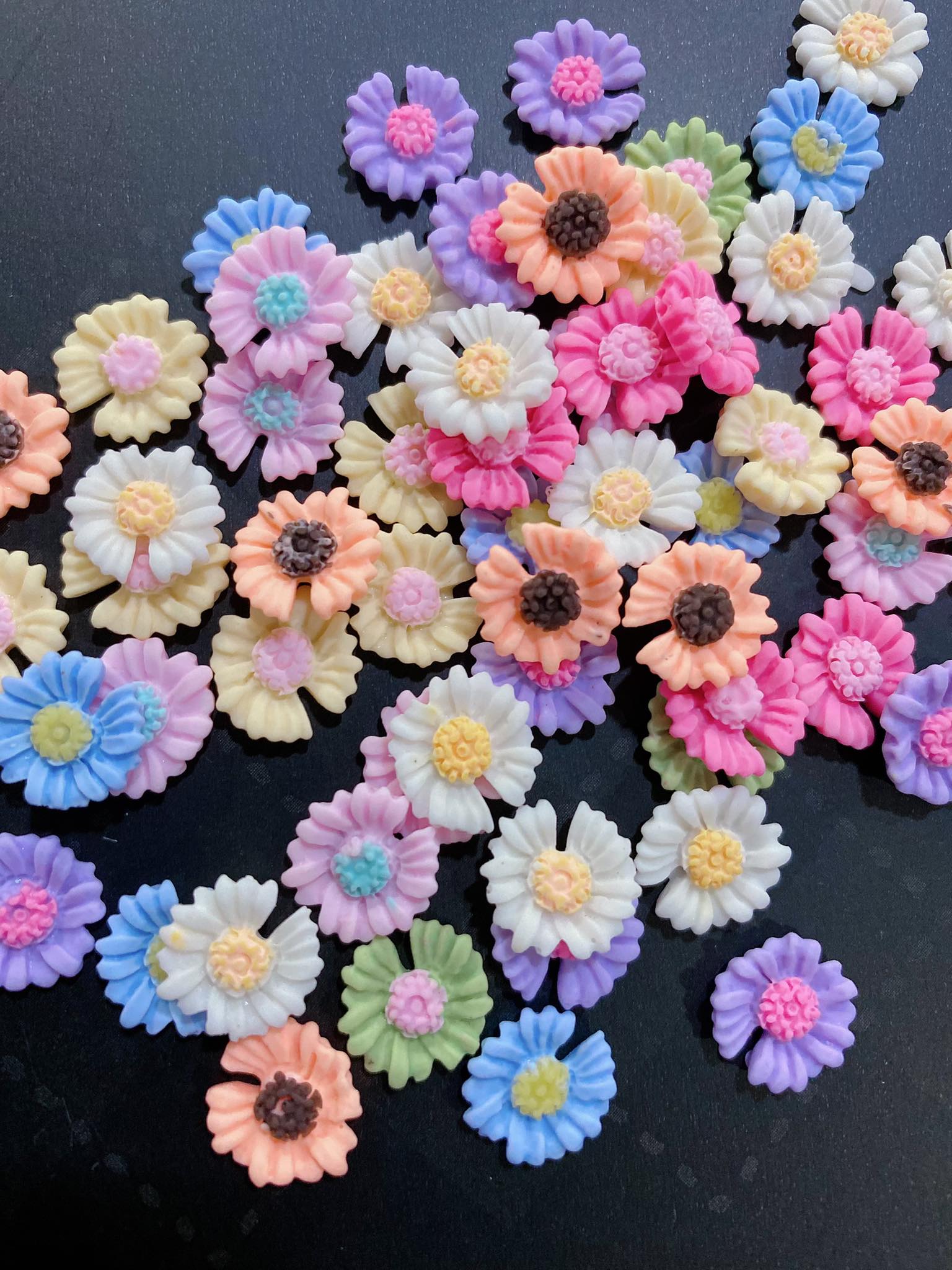 SKU-00563 ดอกเดซีคละสี ขนาด 10 mm (10ชิ้น)