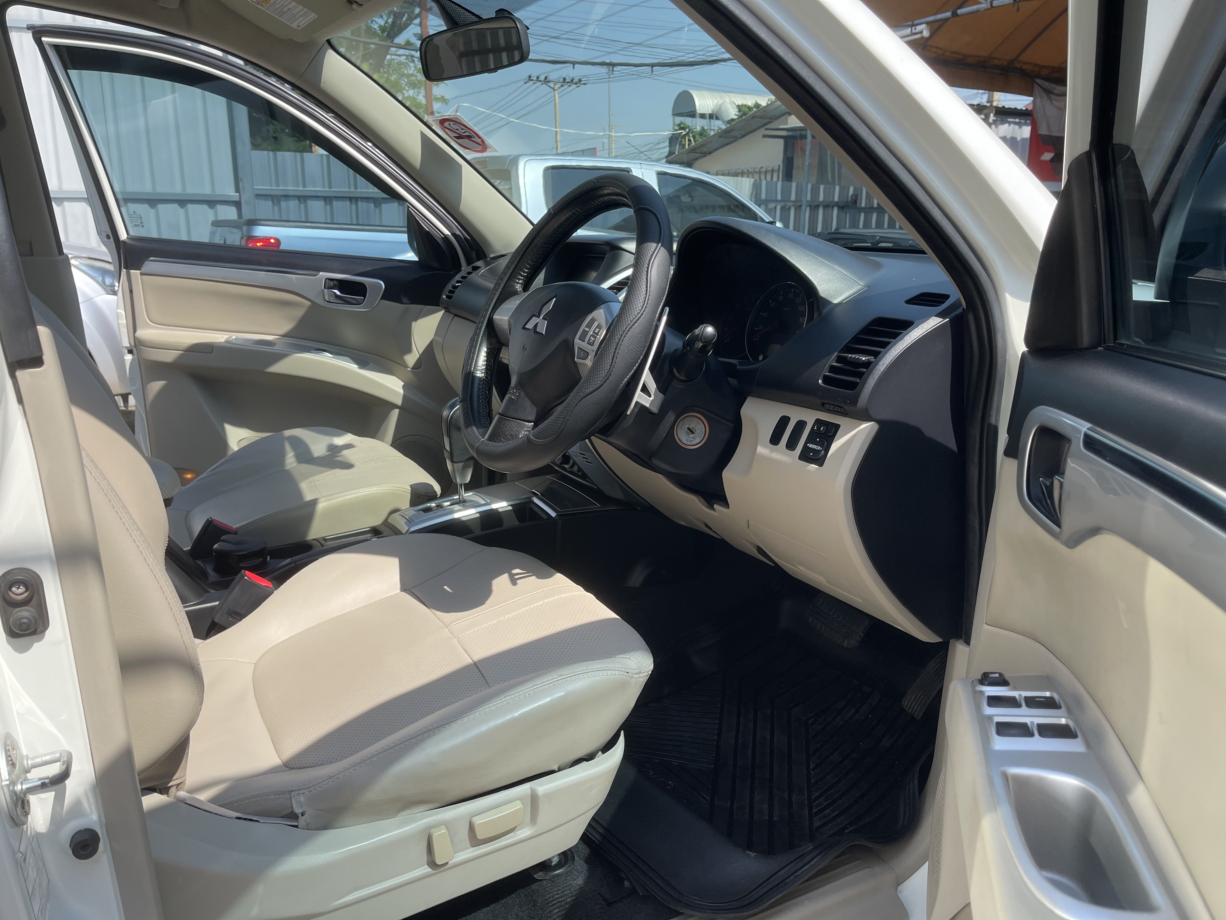 Mitsubishi Pajero Sport 2.5 GT 2WD At 2012 ขาวมุก