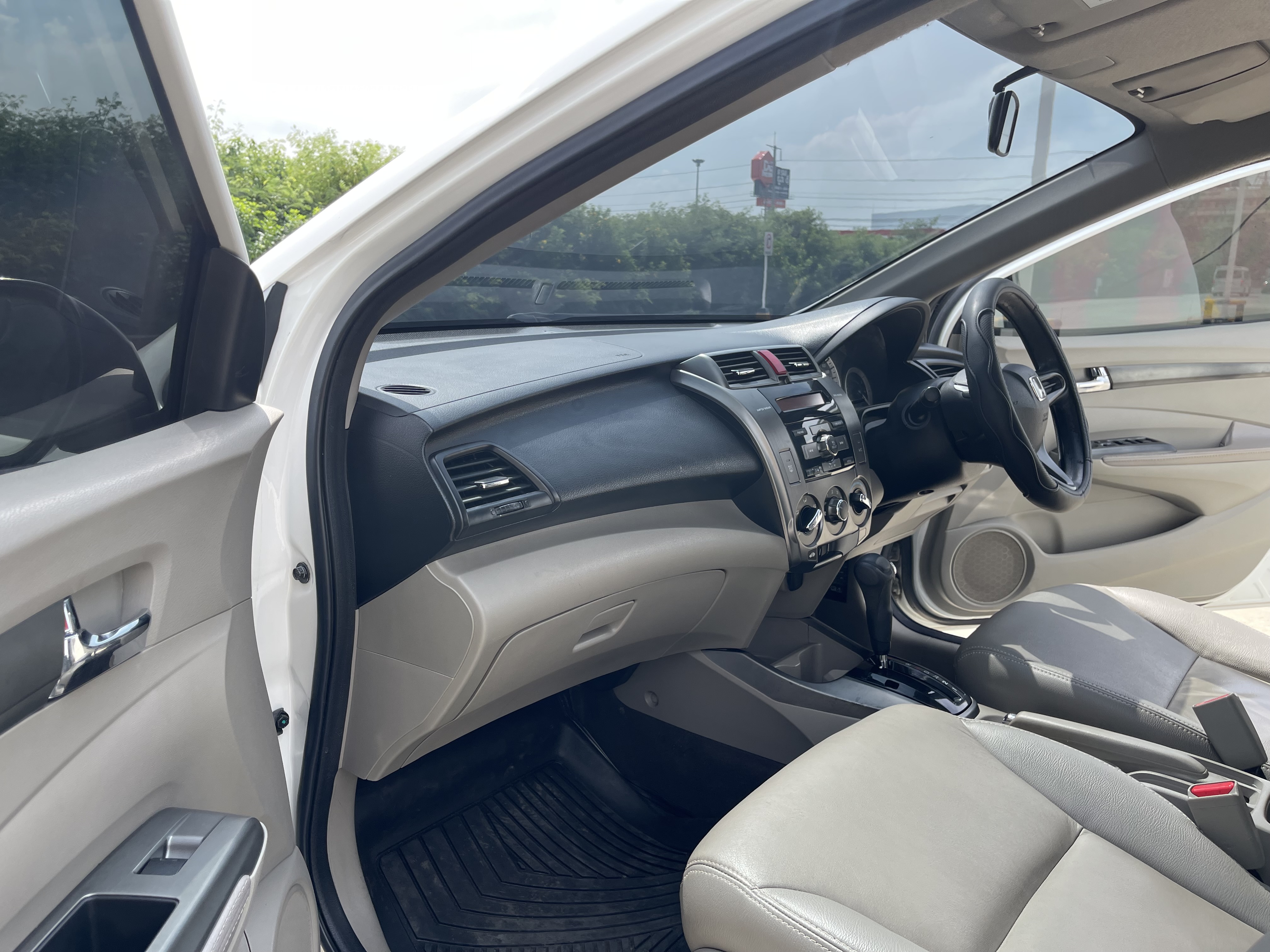 Honda City 1.5 V At 2013 ขาว