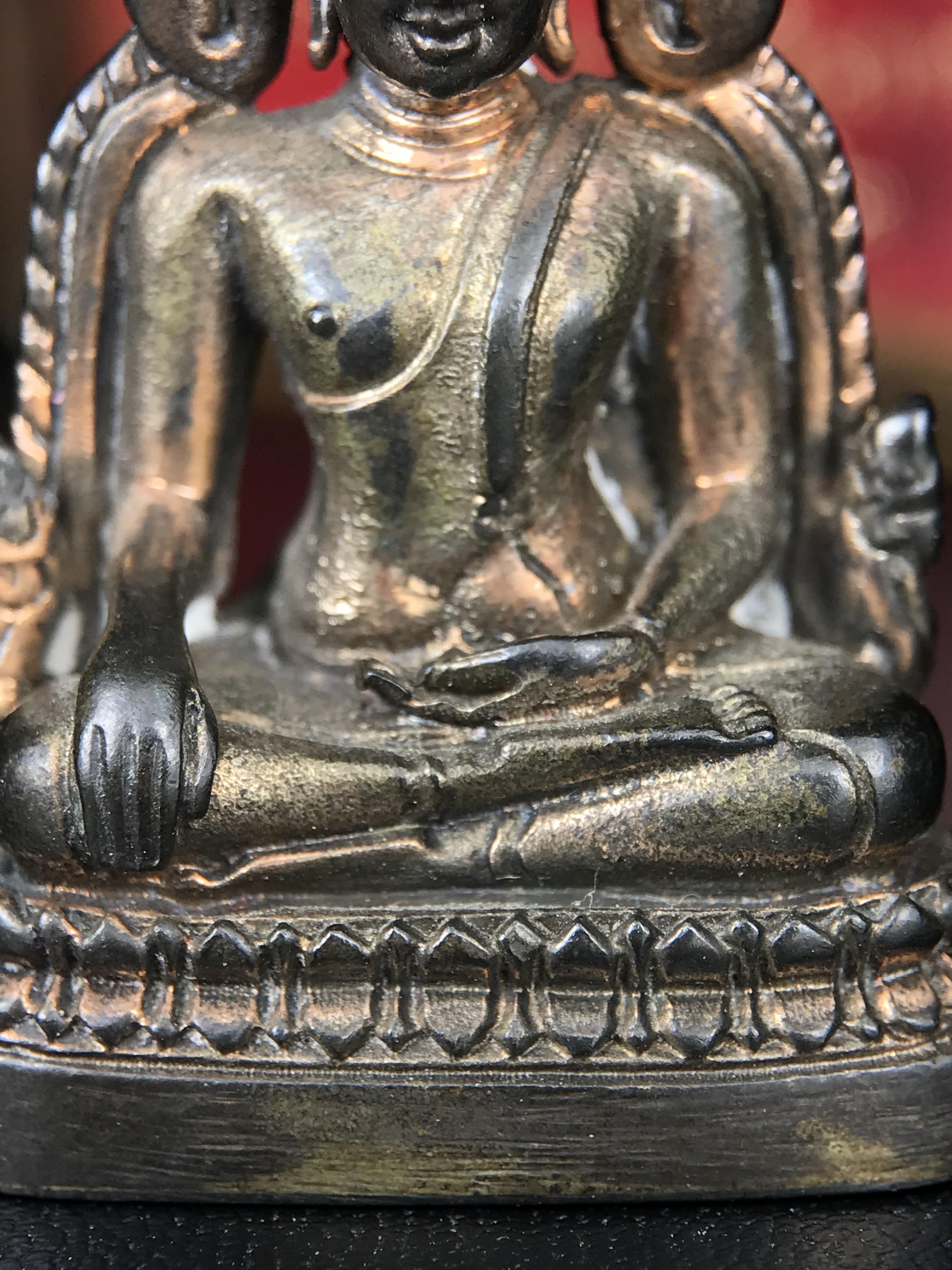 พระพุทธชินราชอินโดจีนมหาจักรพรรดิ อนุสรณ์ 100 ปี พิษณุโลกพิทยาคม (โรงเรียนชาย) พิธีจักรพรรดิมหาพุทธาภิเษก ปี 2542 เนื้อนวโลหะ(เต็มสูตรแก่ทองคำ) พิธีใหญ่มวลสารดีเกจิอาจารย์ยอดนิยมร่วมปลุกเสก*** ตอกโค้ดและหมายเลข*** 1 ใน 999 องค์ ยอดนิยมหายาก